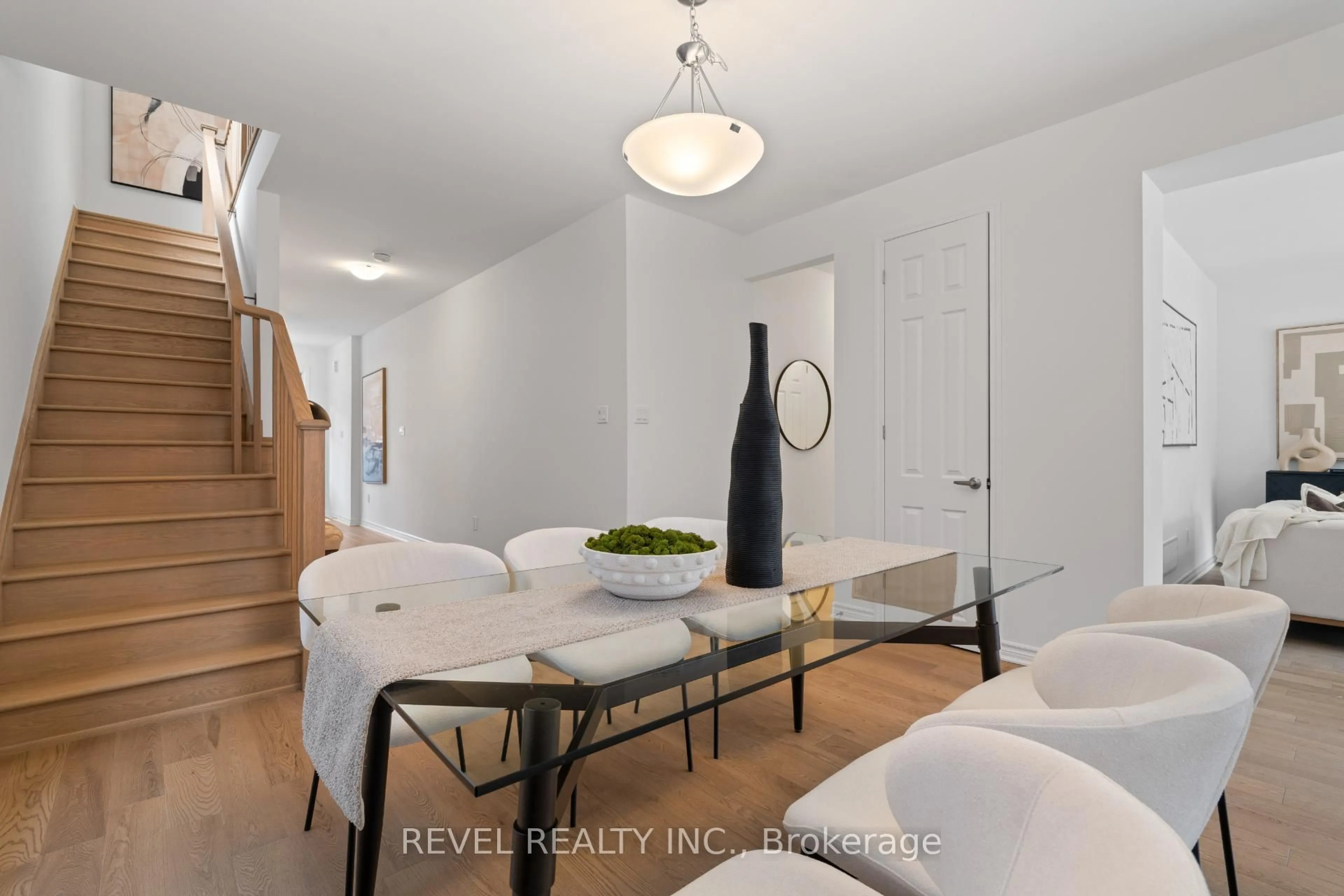 Indoor entryway for 1391 Hearns Pl, Milton Ontario L9E 2J8