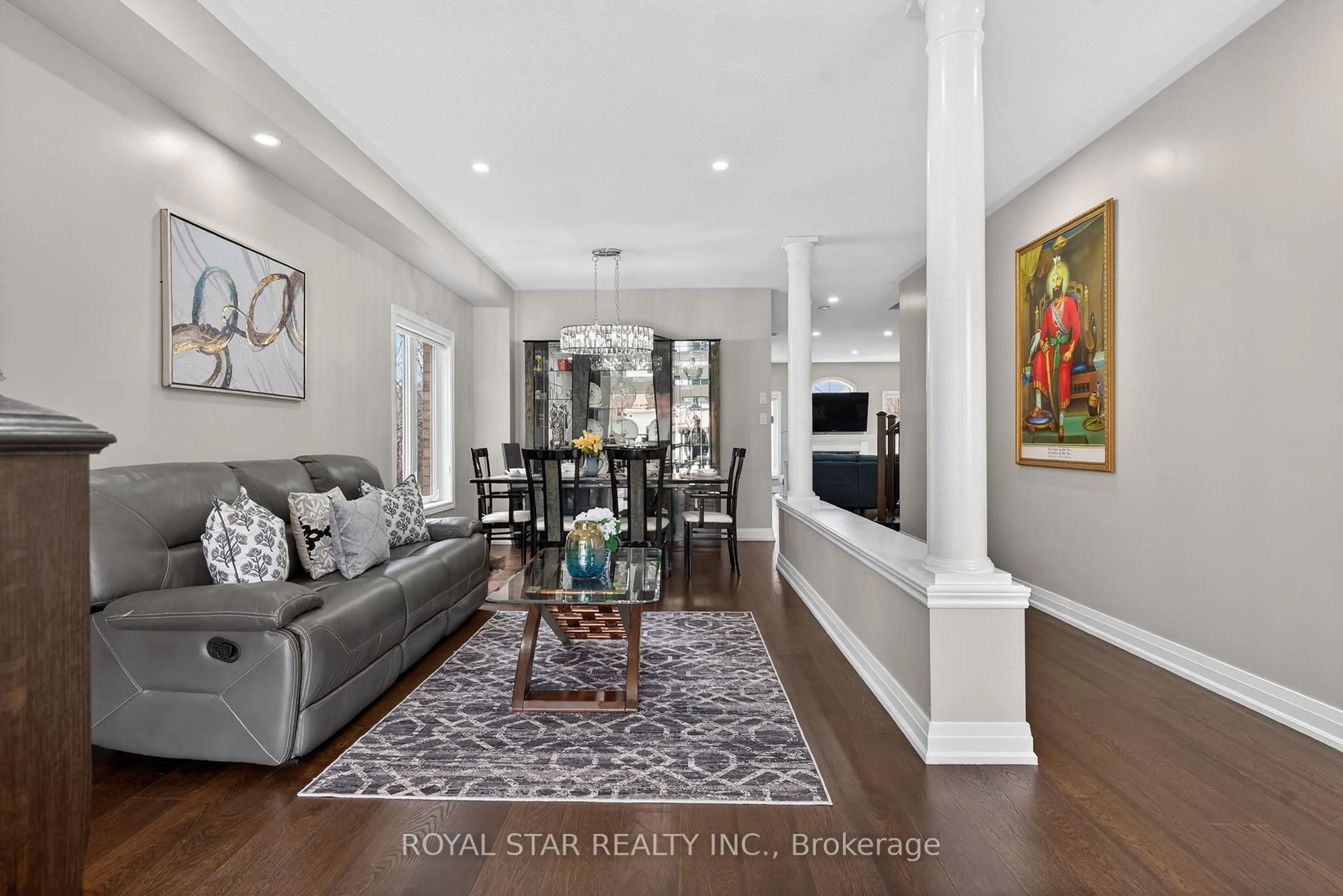 Indoor entryway for 10 Solidarity Crt, Brampton Ontario L6Y 0L5