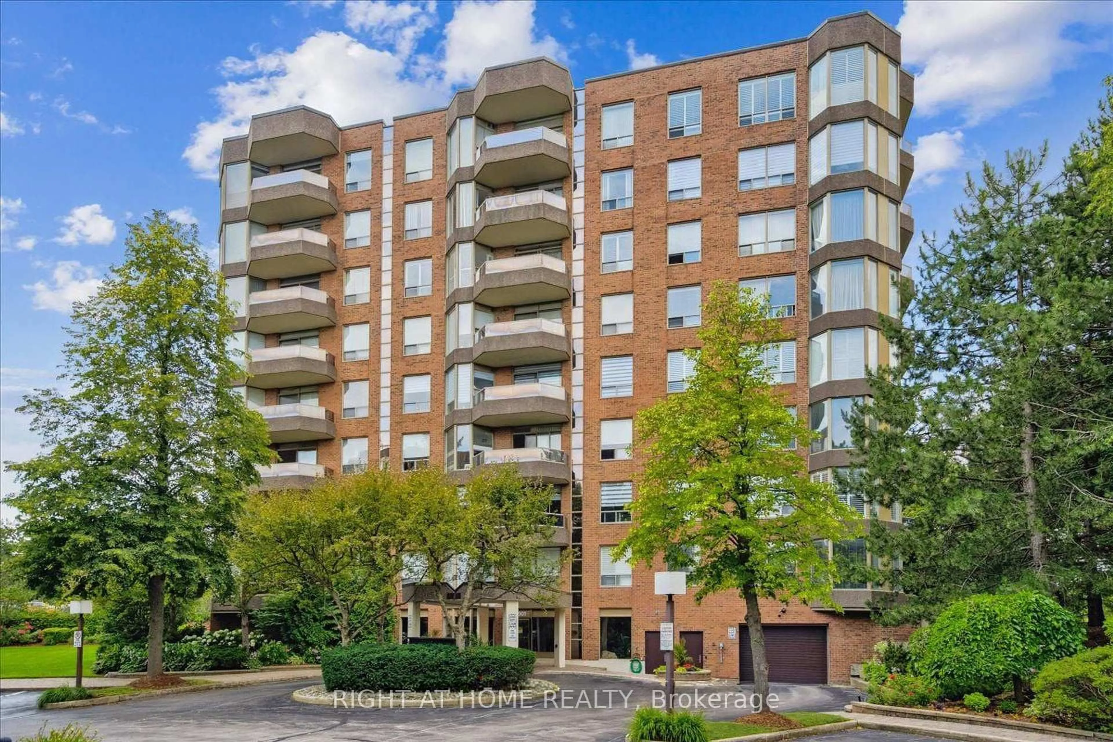 Unknown for 1901 Pilgrims Way #702, Oakville Ontario L6M 2W9