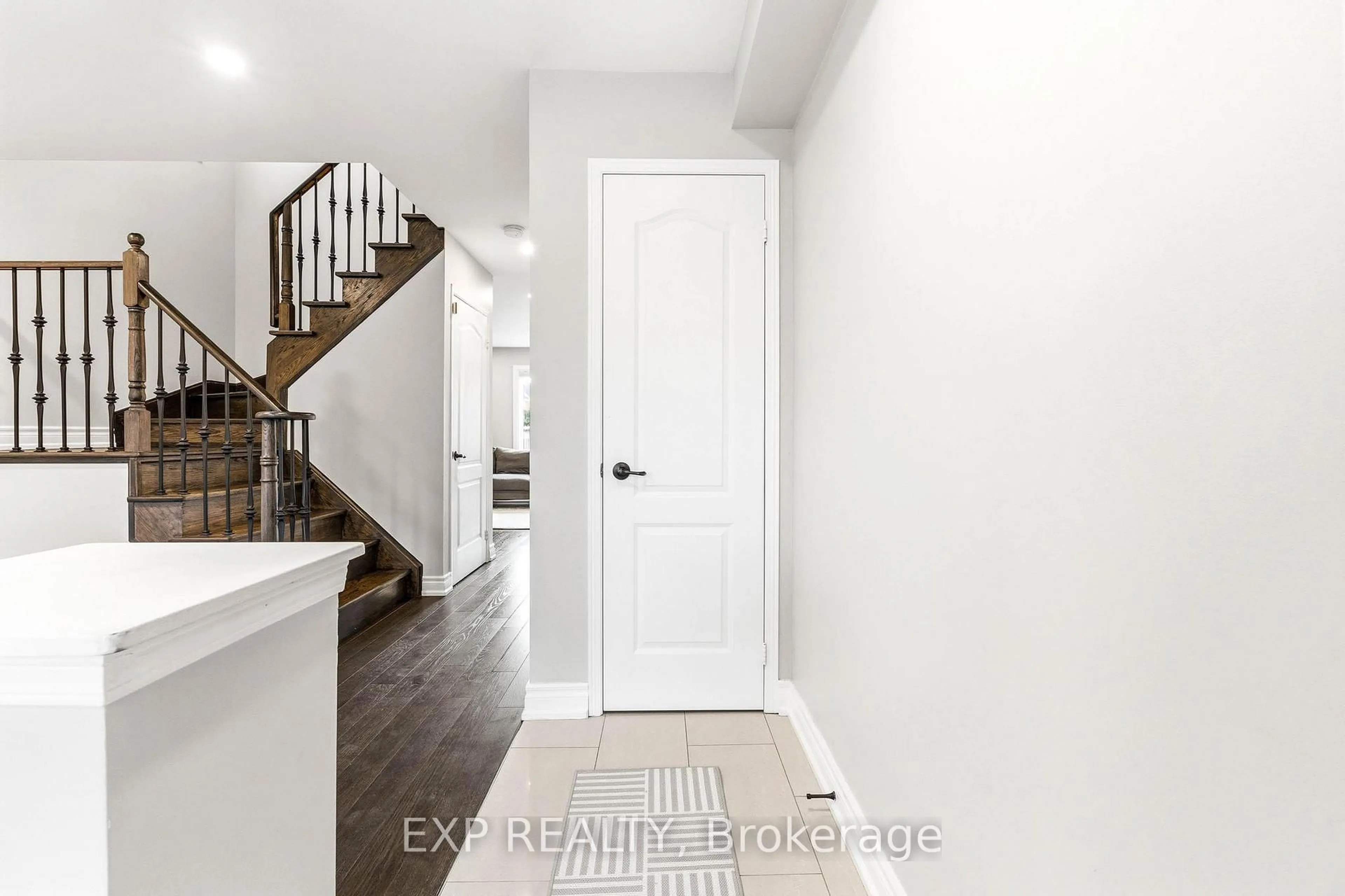 Indoor entryway for 3125 Caulfield Cres, Mississauga Ontario L5M 6J8