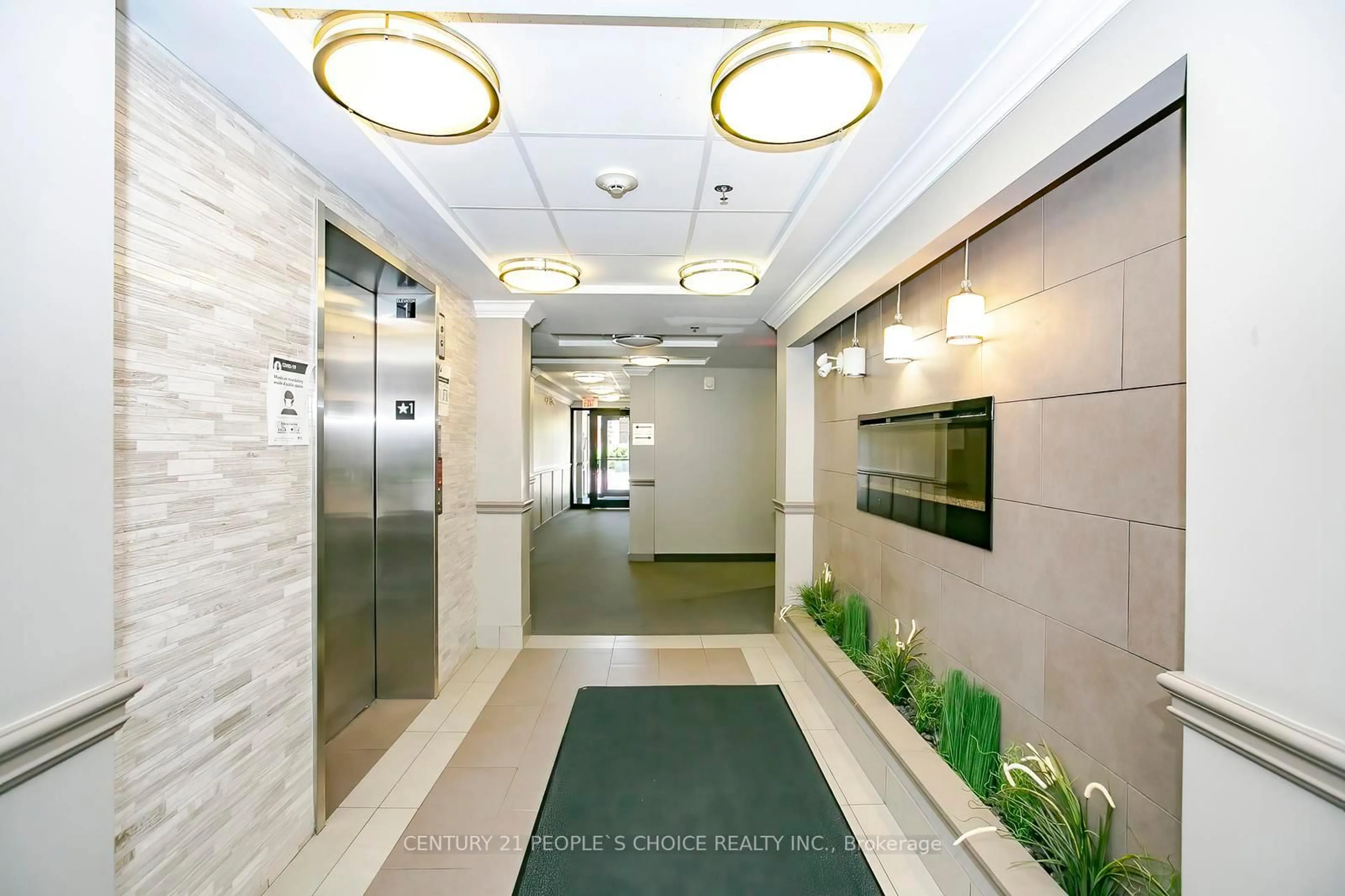 Indoor foyer for 60 Baycliffe Cres #402, Brampton Ontario L7A 0Z4