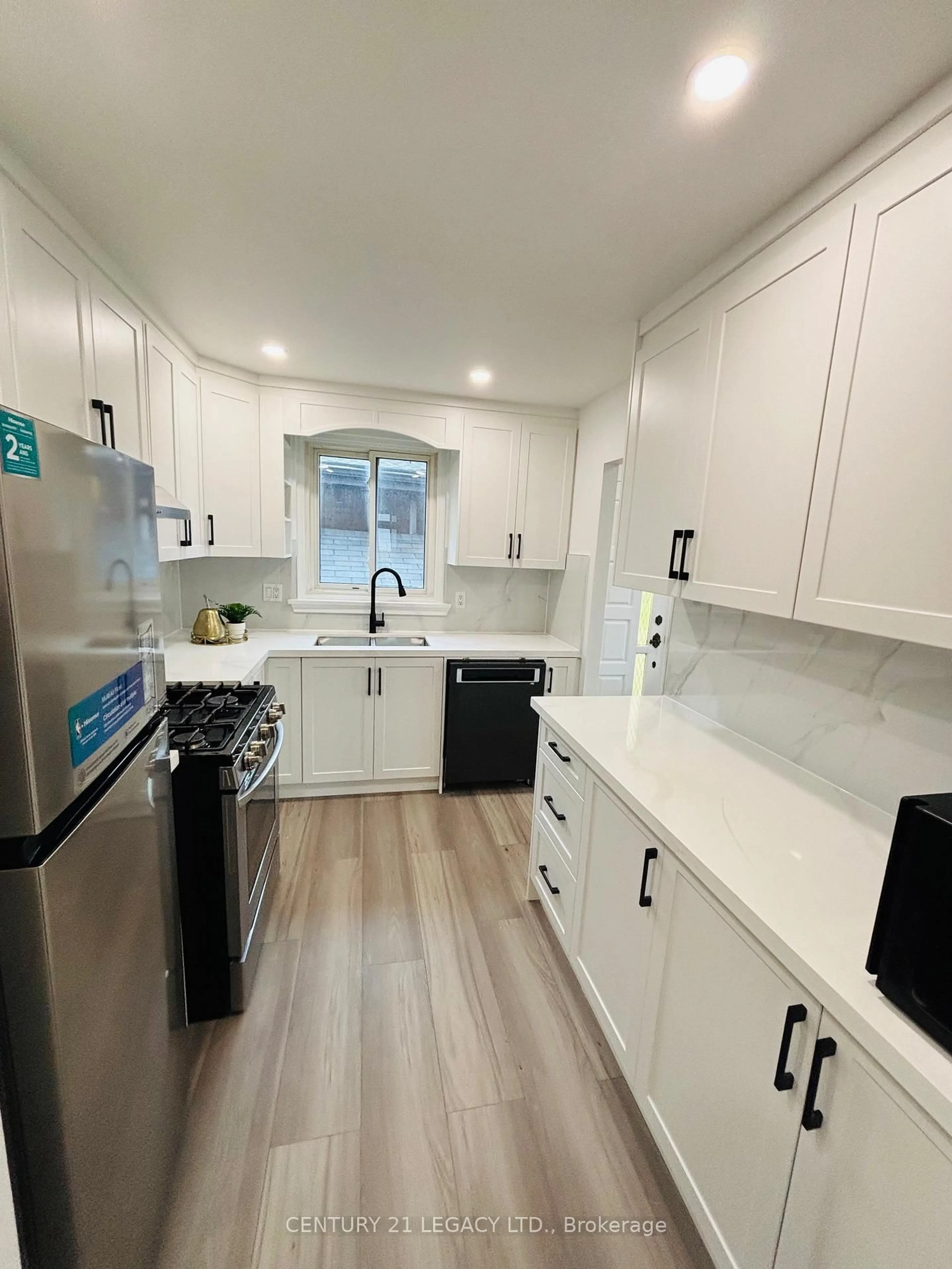 Open concept kitchen, unknown for 26 Epsom Downs Dr, Brampton Ontario L6T 1Y8