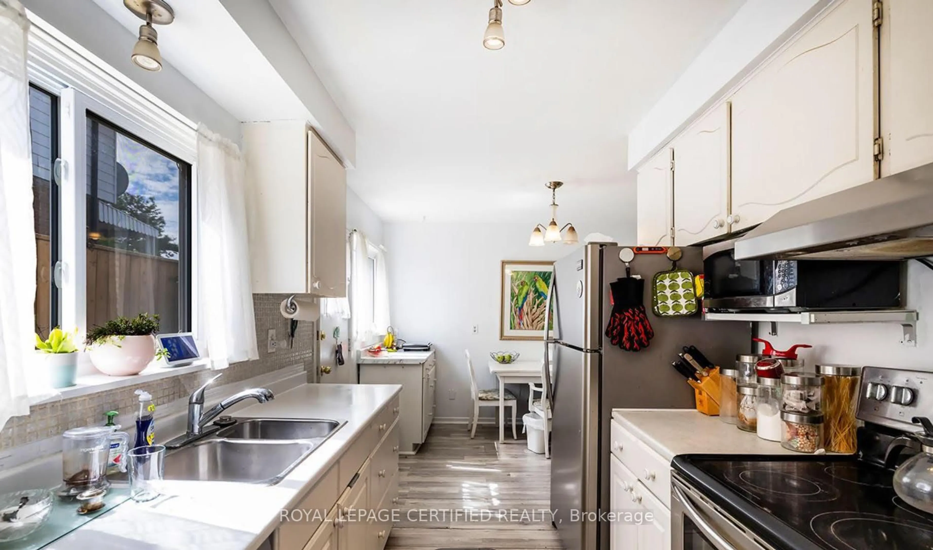 Unknown for 6872 Darcel Ave, Mississauga Ontario L4T 2W5