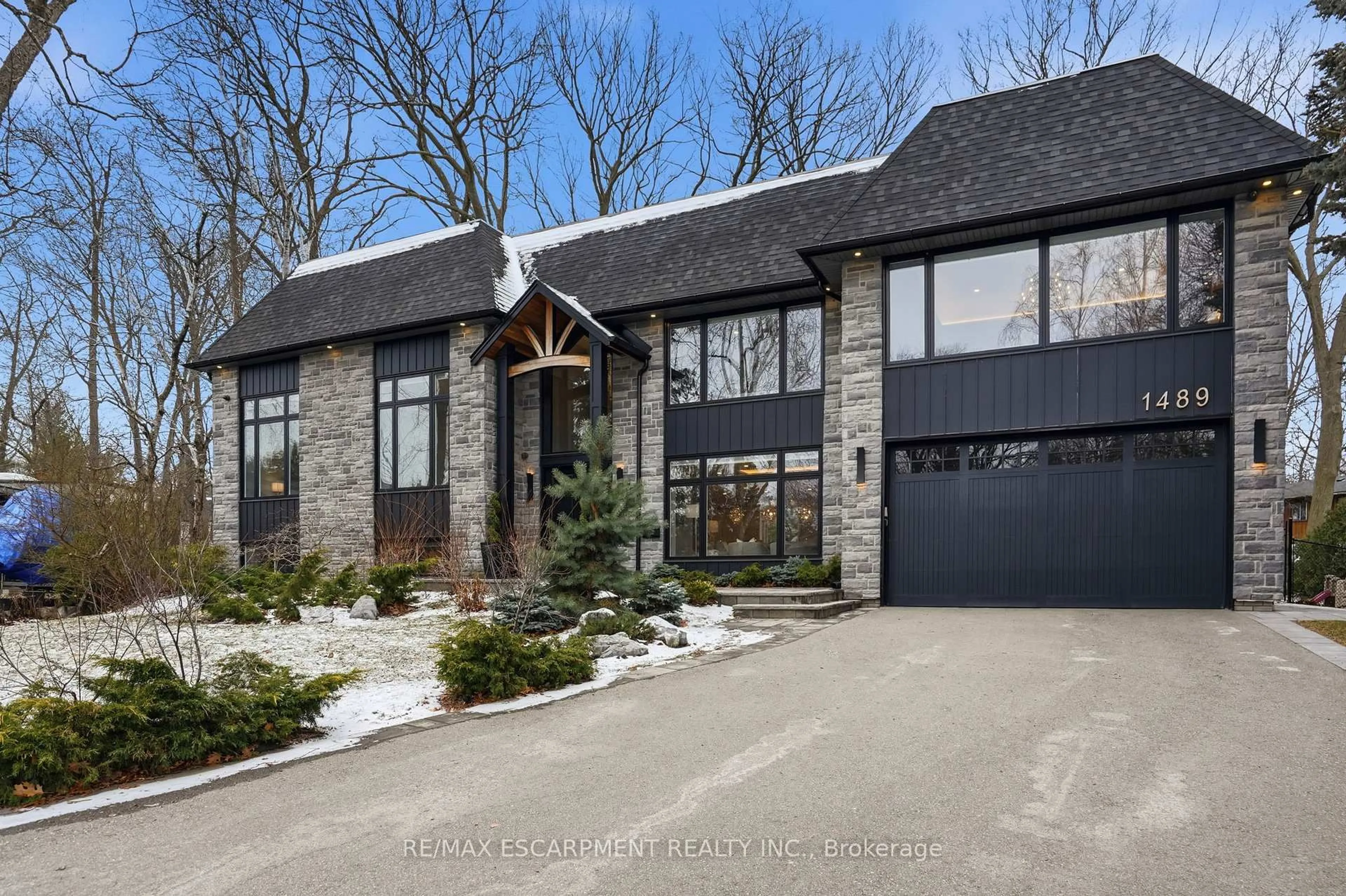 Home with brick exterior material, street for 1489 Rogerswood Crt, Mississauga Ontario L5J 1R7