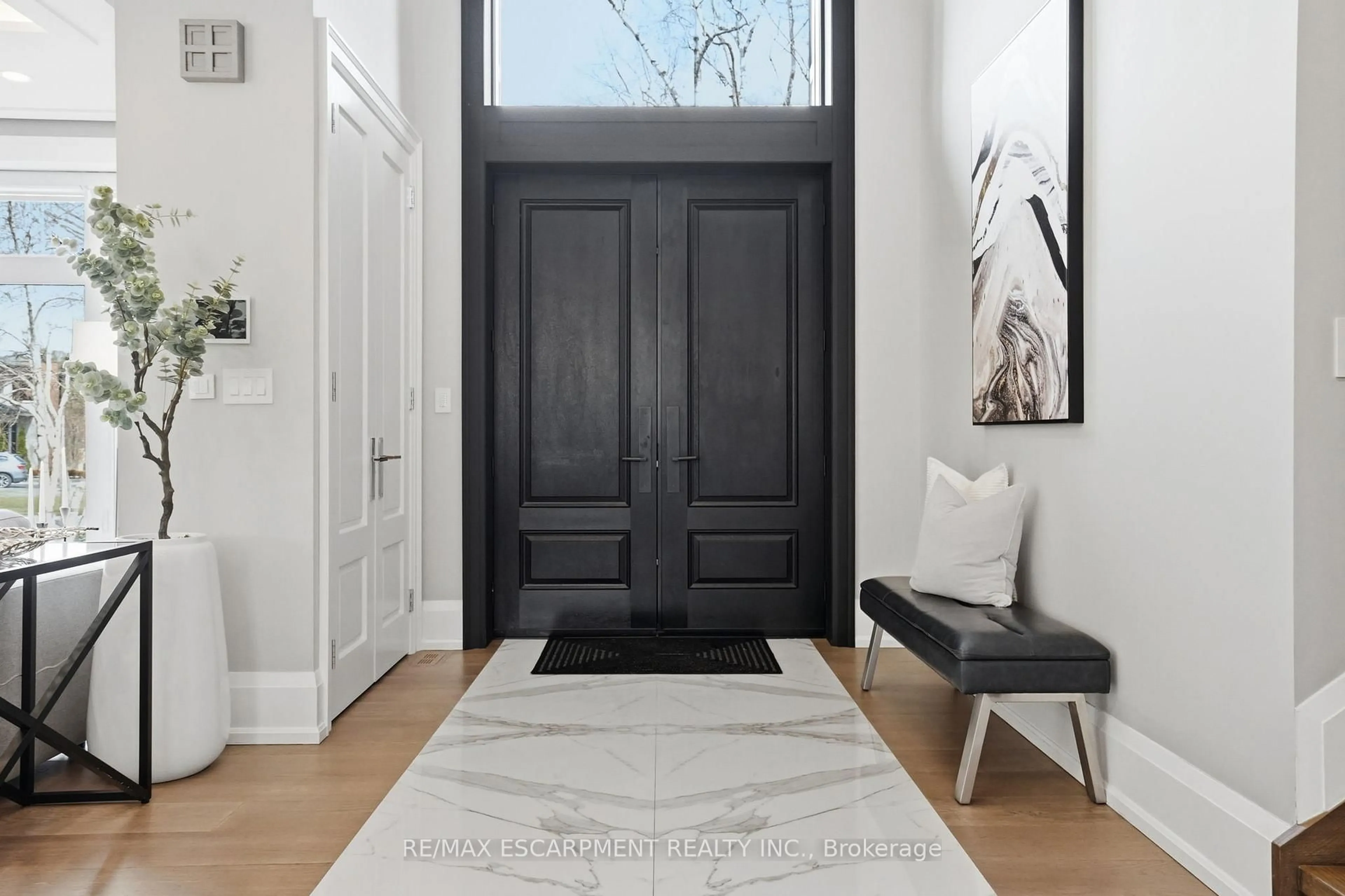 Indoor entryway for 1489 Rogerswood Crt, Mississauga Ontario L5J 1R7