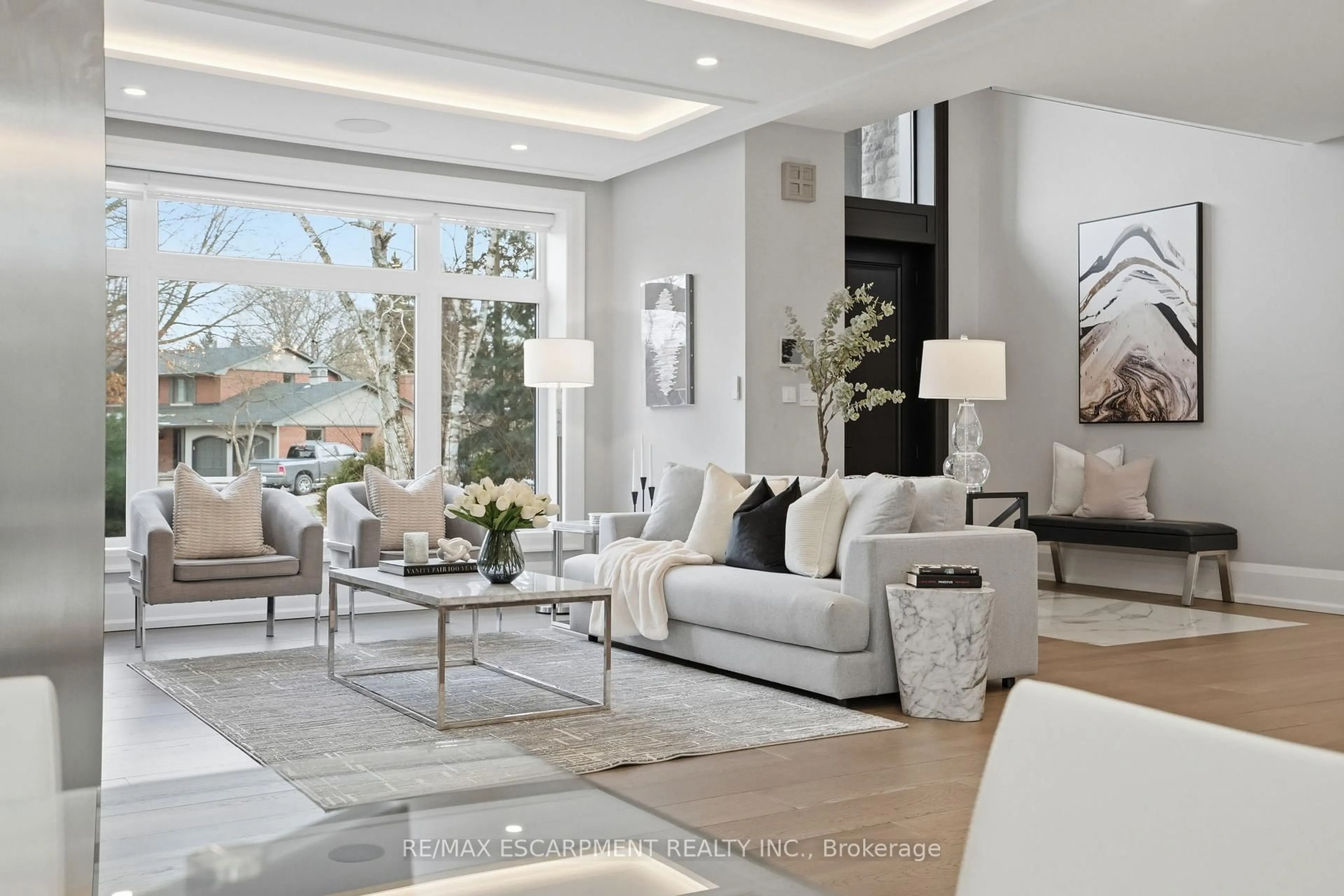 Living room with furniture, unknown for 1489 Rogerswood Crt, Mississauga Ontario L5J 1R7