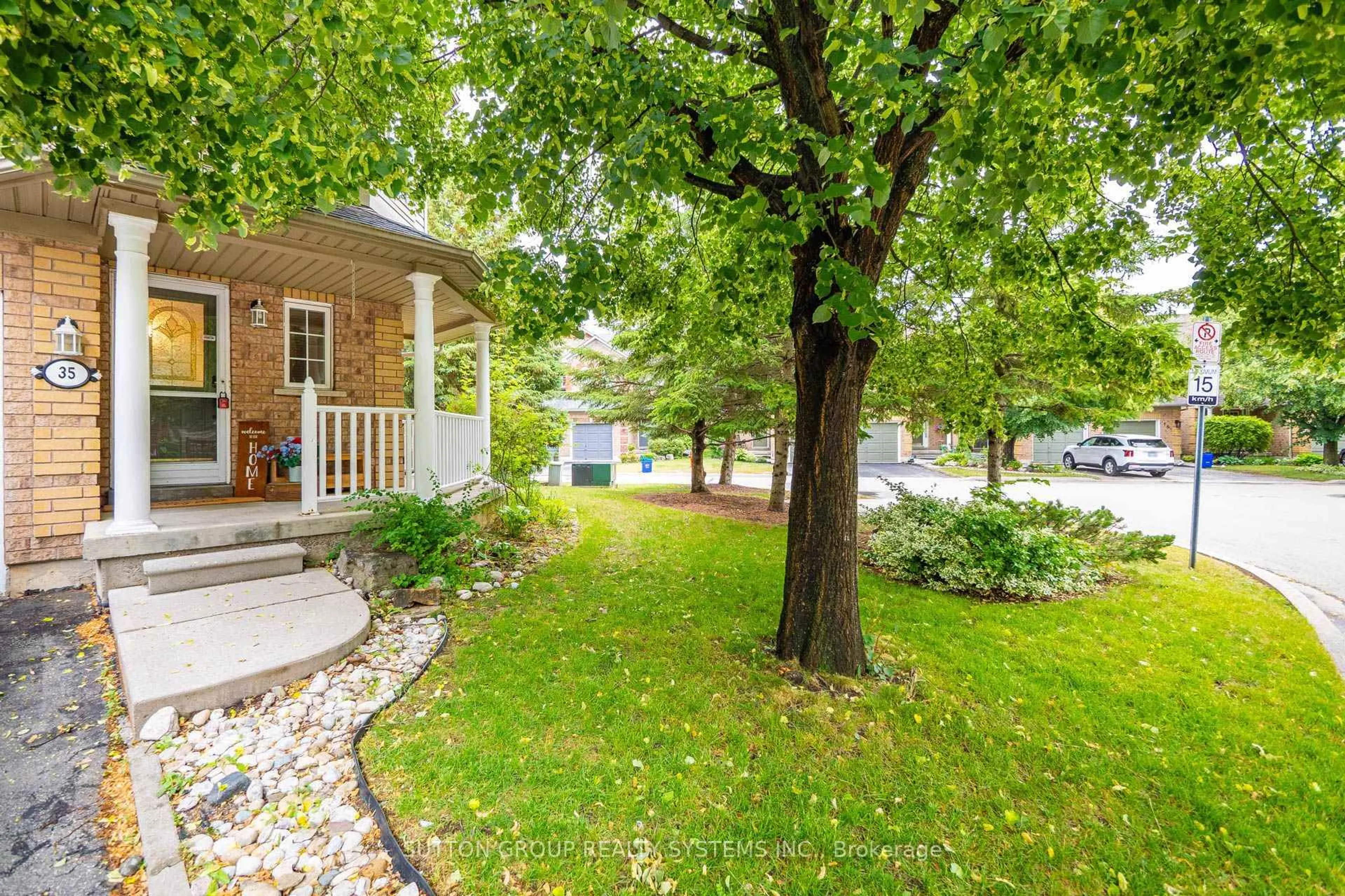 Patio, street for 2871 Darien Rd #35, Burlington Ontario L7M 4R6