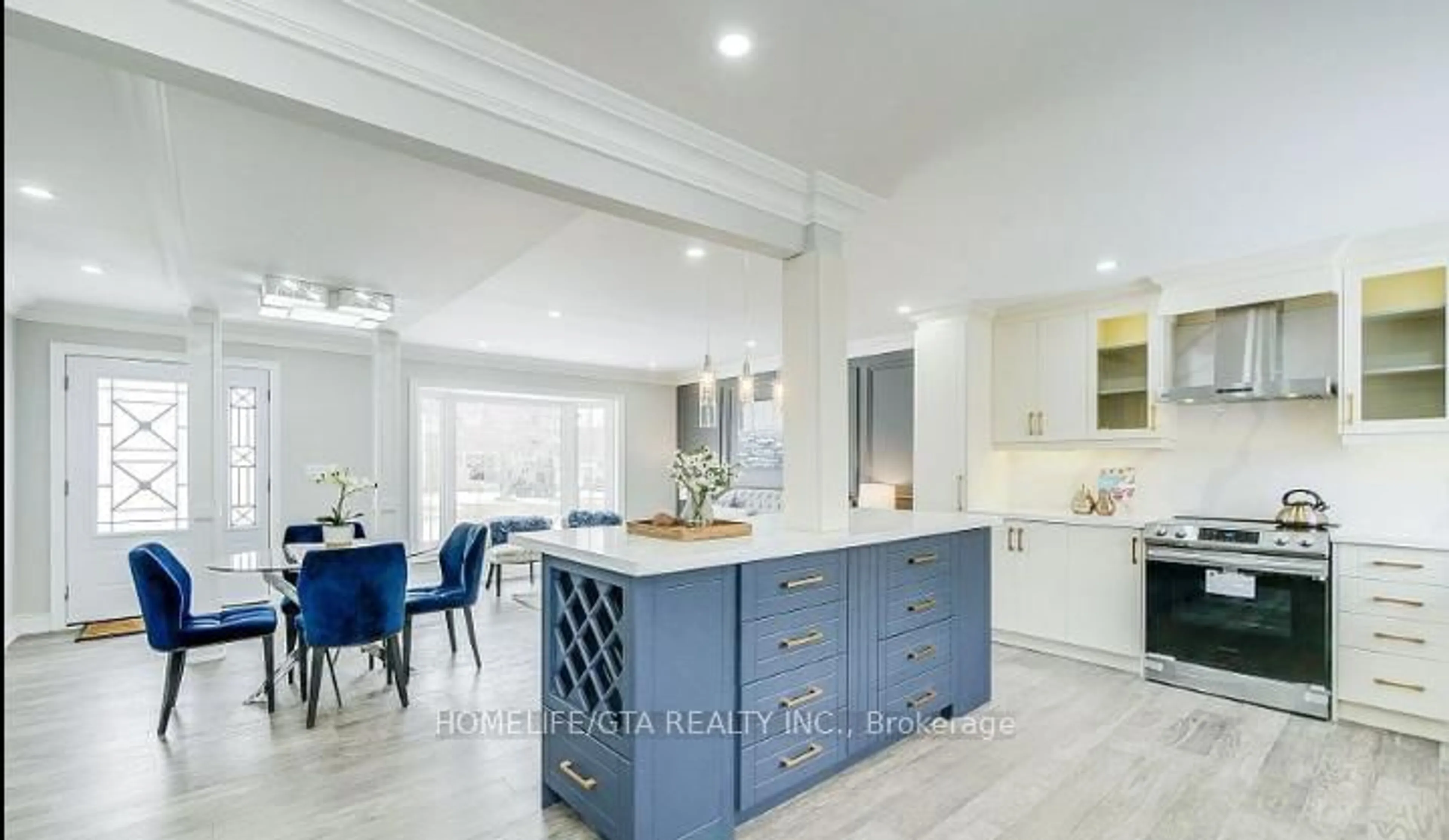 Open concept kitchen, ceramic/tile floor for 480 Valley Dr, Oakville Ontario L6L 4L8