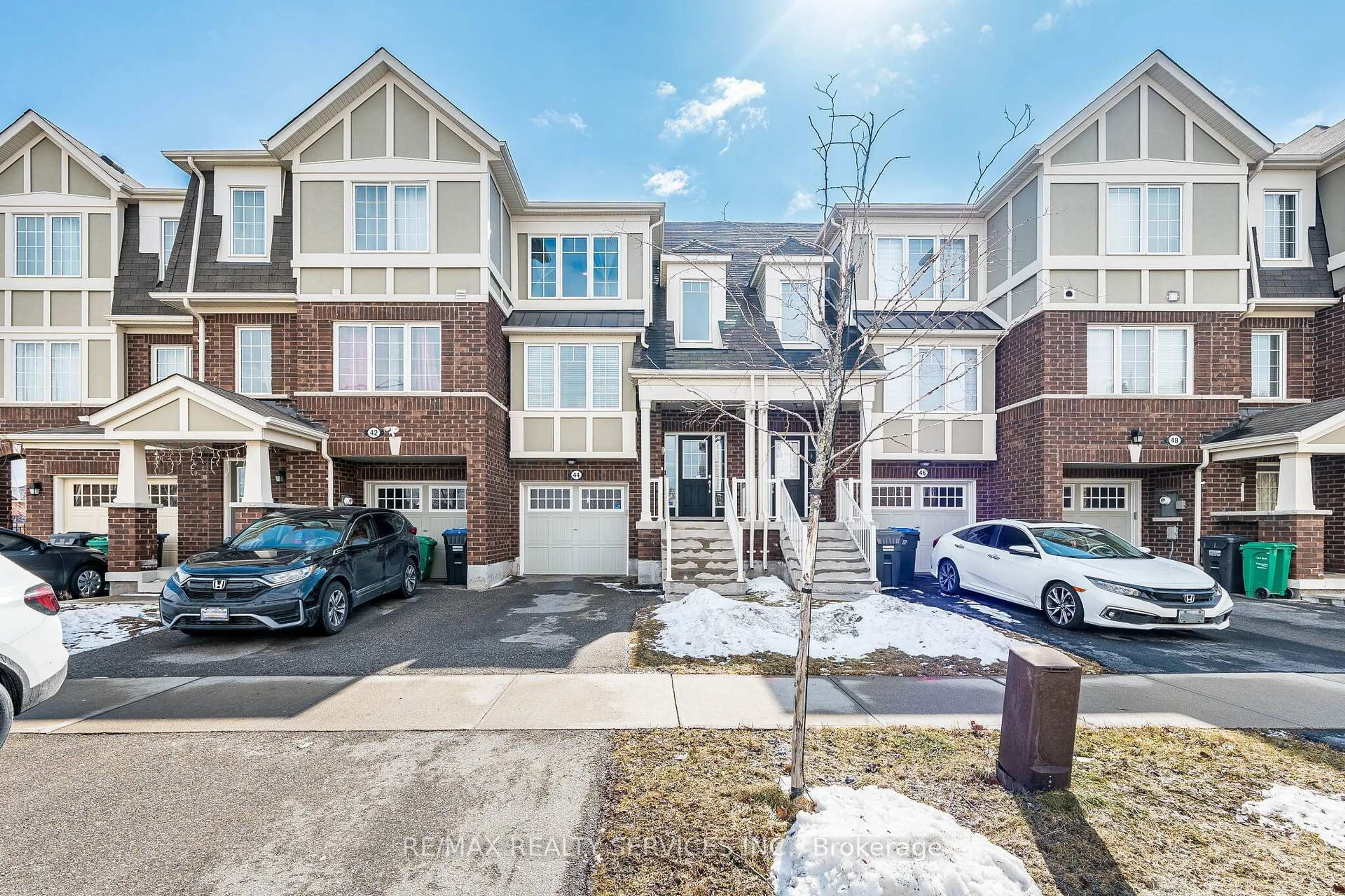 A pic from outside/outdoor area/front of a property/back of a property/a pic from drone, street for 44 Bannister Cres, Brampton Ontario L7A 4H3