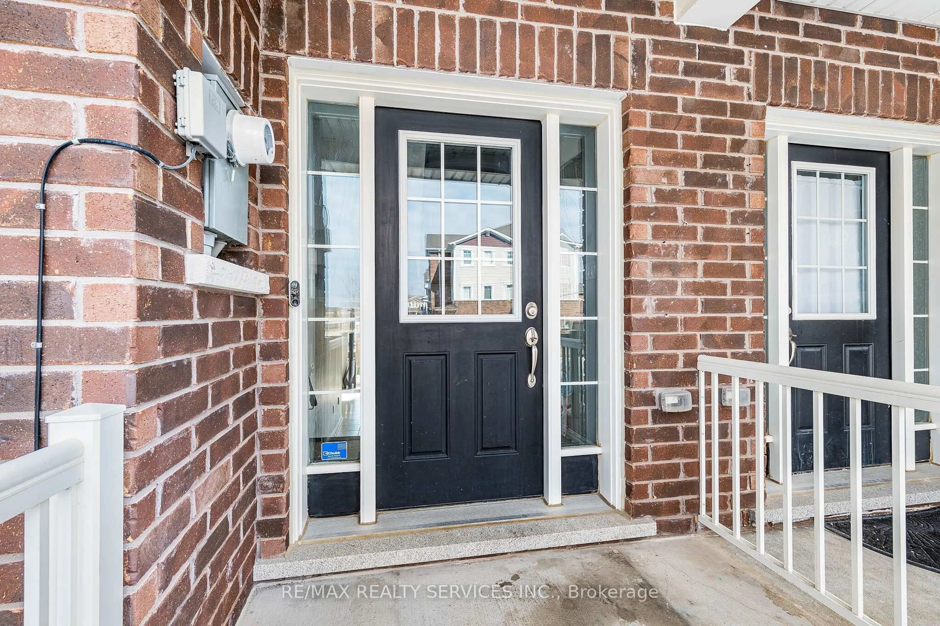 Indoor entryway for 44 Bannister Cres, Brampton Ontario L7A 4H3