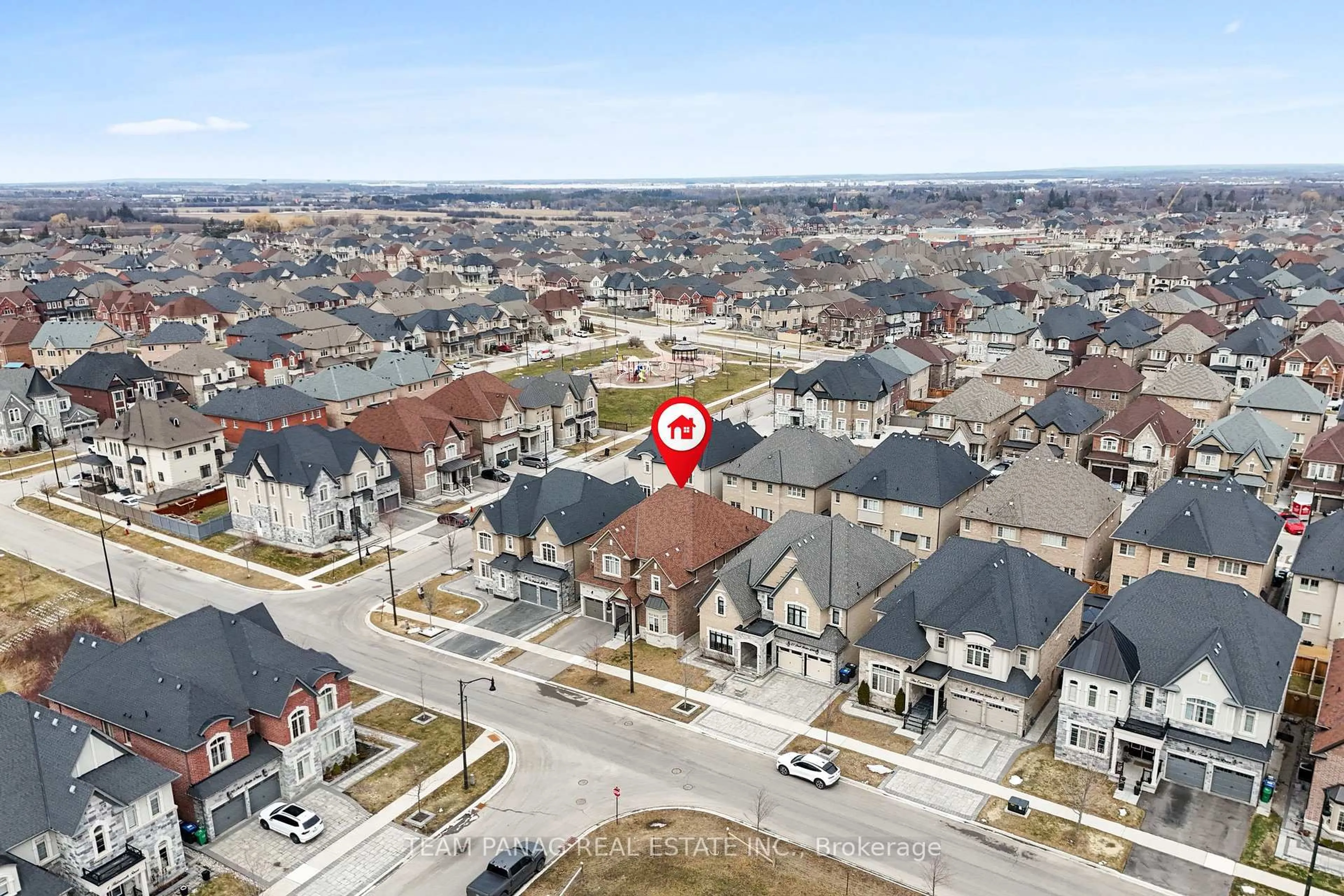 A pic from outside/outdoor area/front of a property/back of a property/a pic from drone, street for 25 Trail Rider Dr, Brampton Ontario L6P 4M4