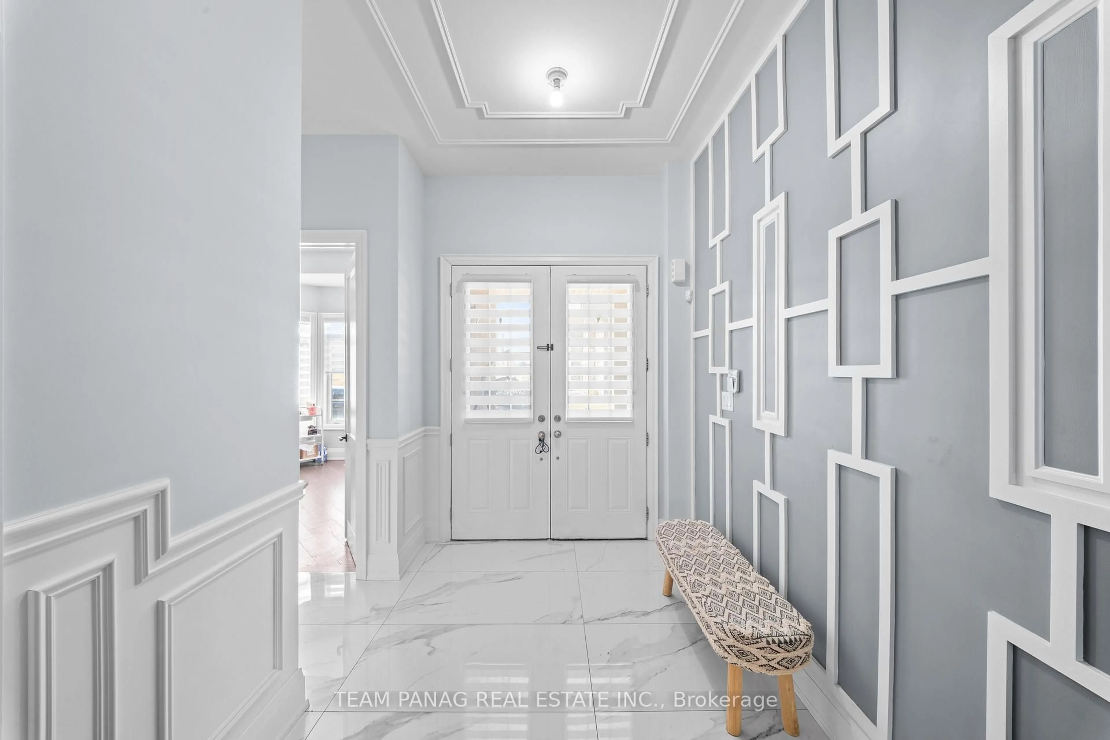 Indoor entryway for 25 Trail Rider Dr, Brampton Ontario L6P 4M4