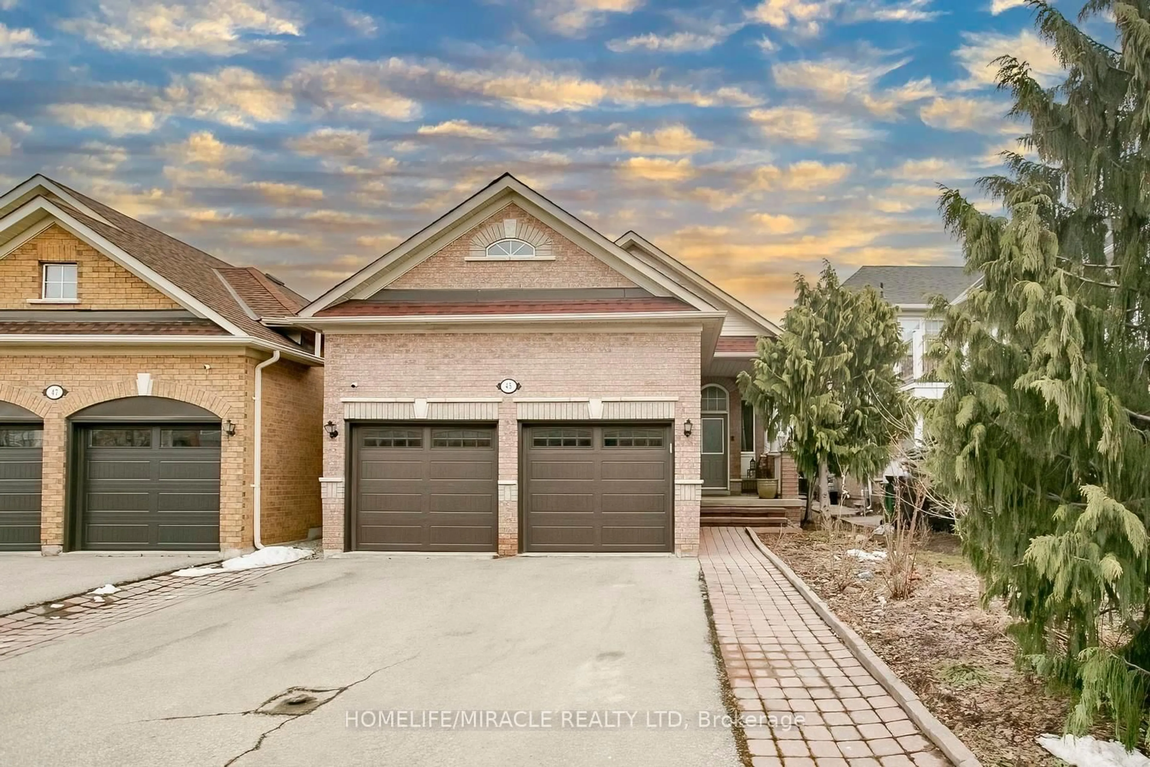 Home with brick exterior material, street for 45 Vintage Gate, Brampton Ontario L6X 5C3
