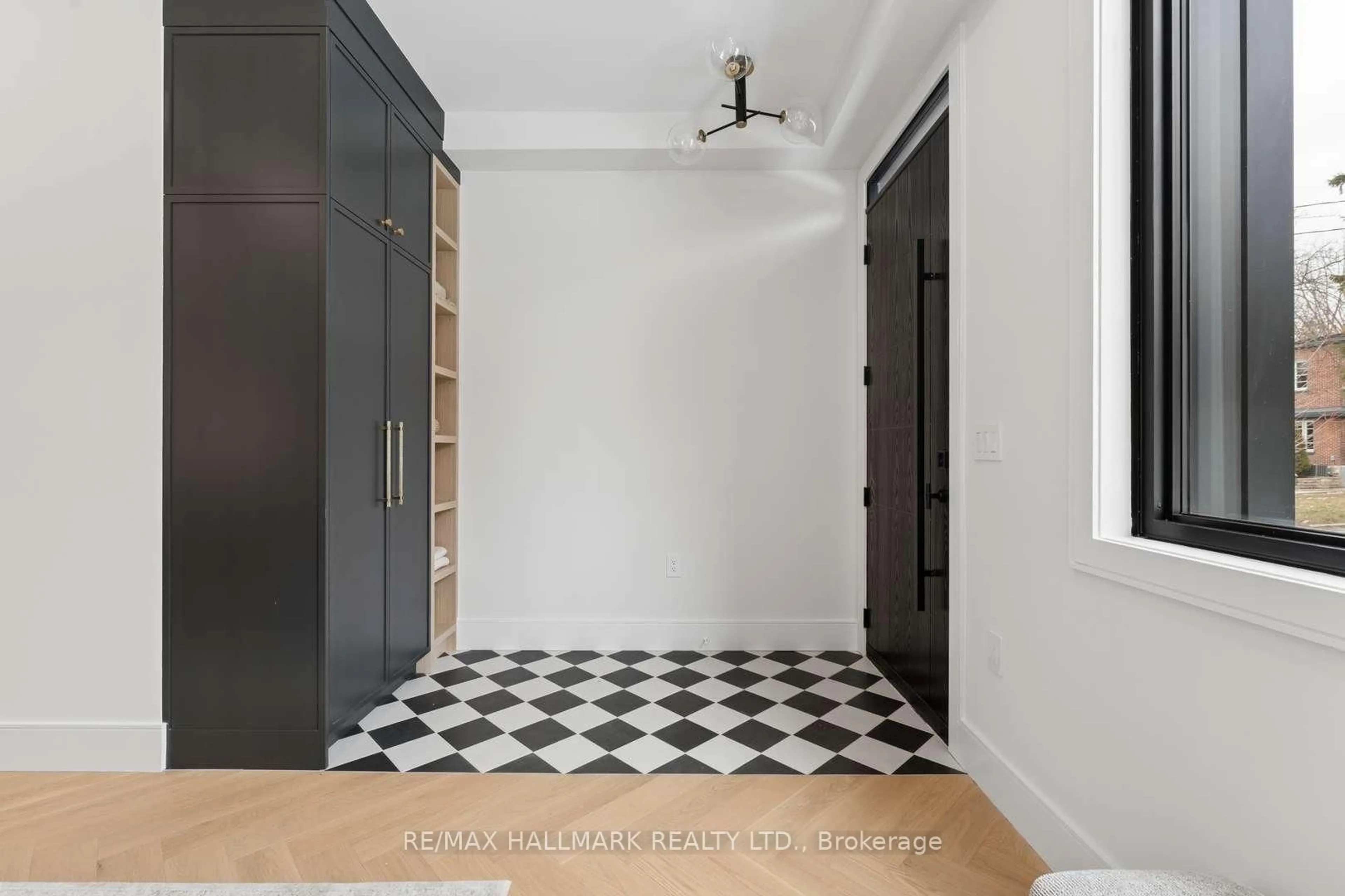 Indoor entryway for 73A Garden Ave, Toronto Ontario M6R 1H8