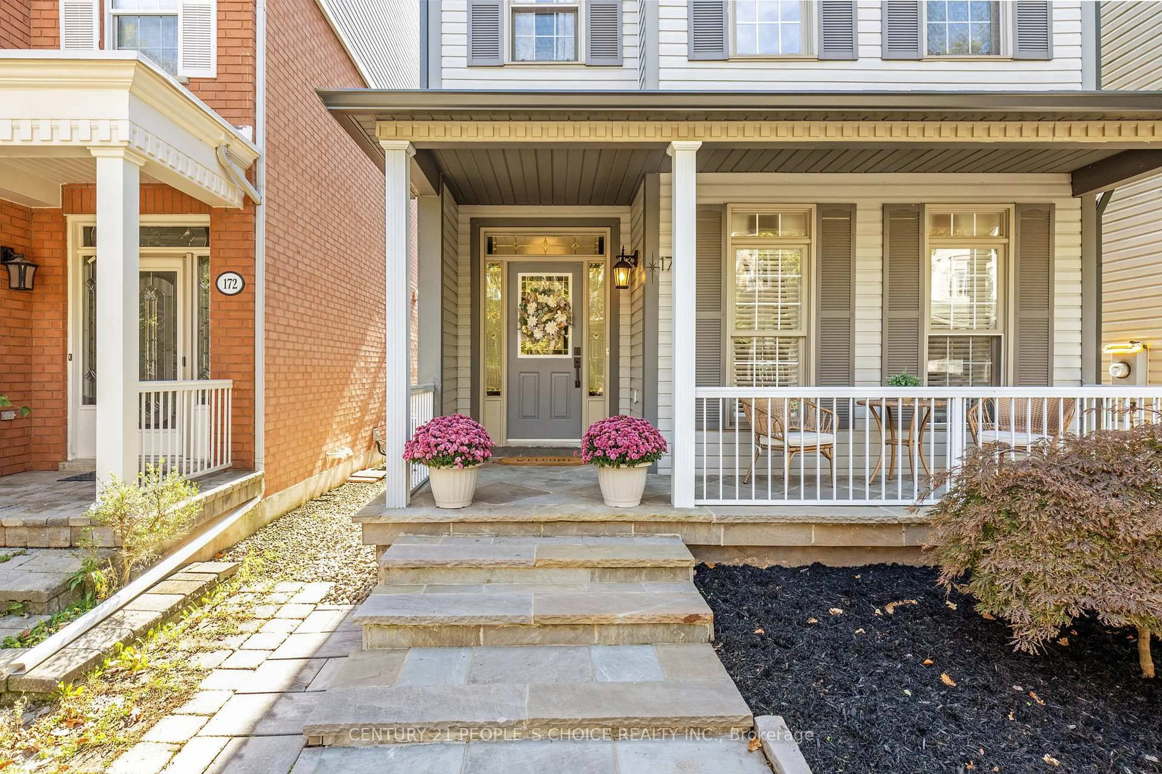 Indoor entryway for 170 Roxton Rd, Oakville Ontario L6H 6N1