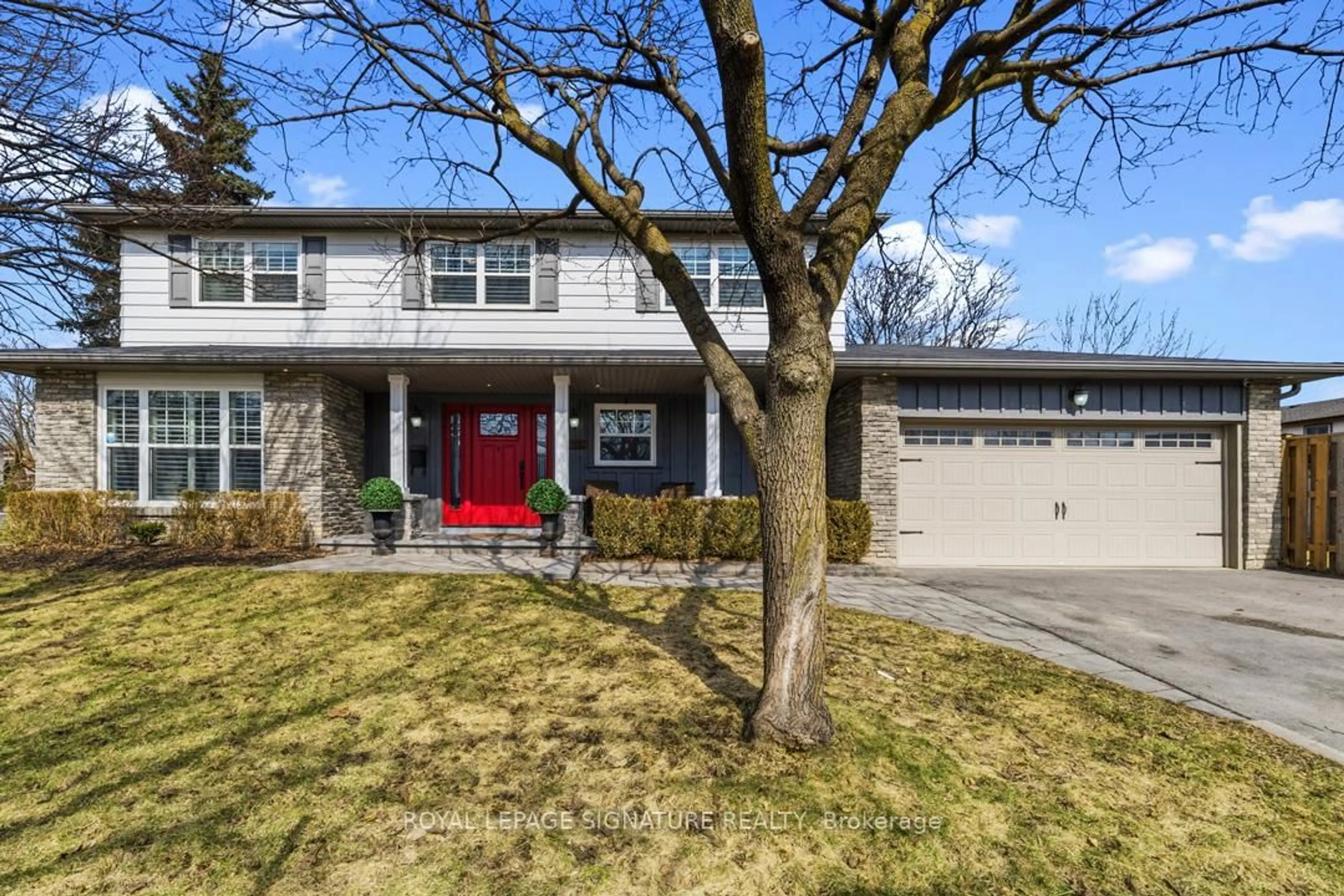 Home with vinyl exterior material, street for 905 Cedarbrae Ave, Milton Ontario L9T 3W9