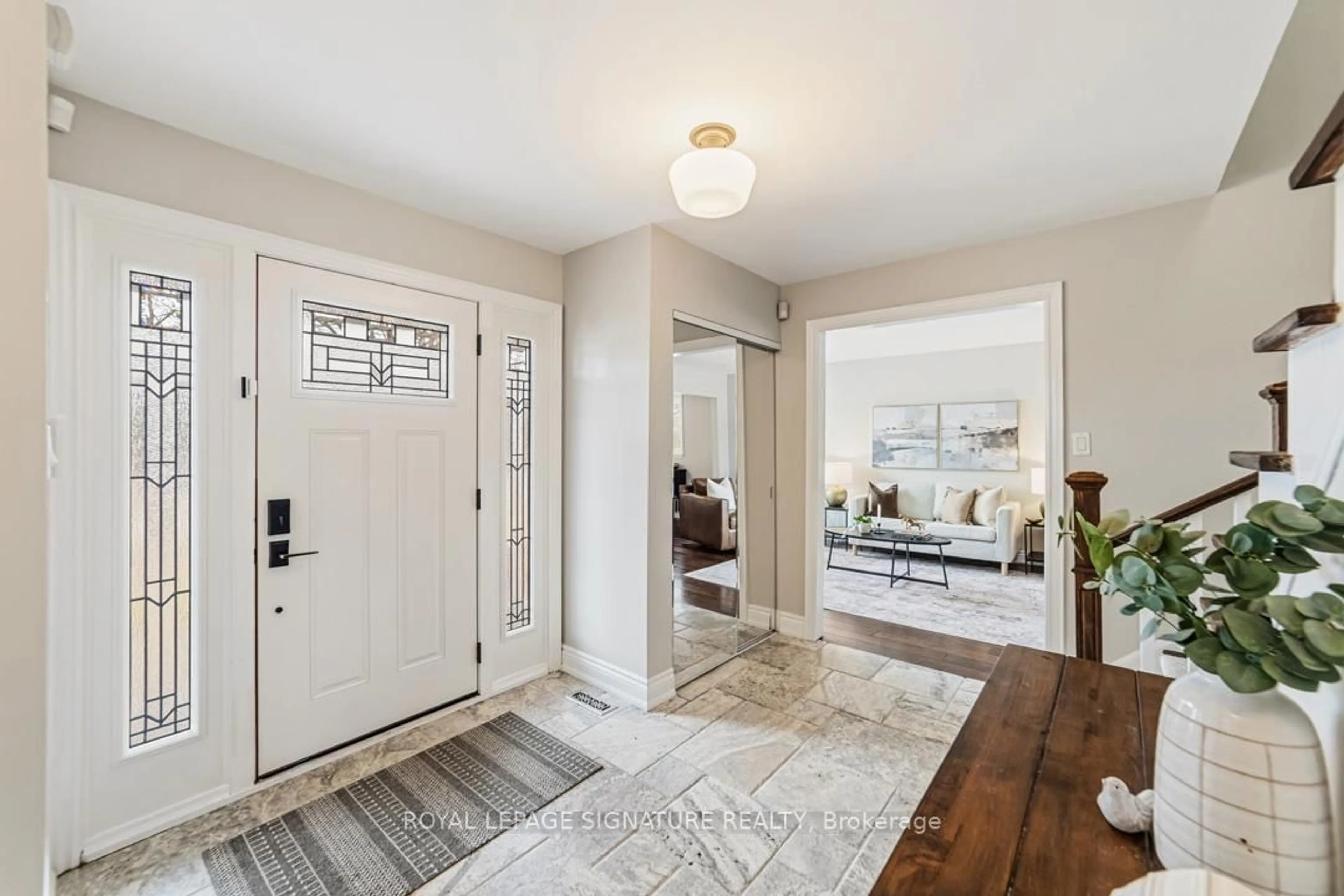 Indoor entryway for 905 Cedarbrae Ave, Milton Ontario L9T 3W9