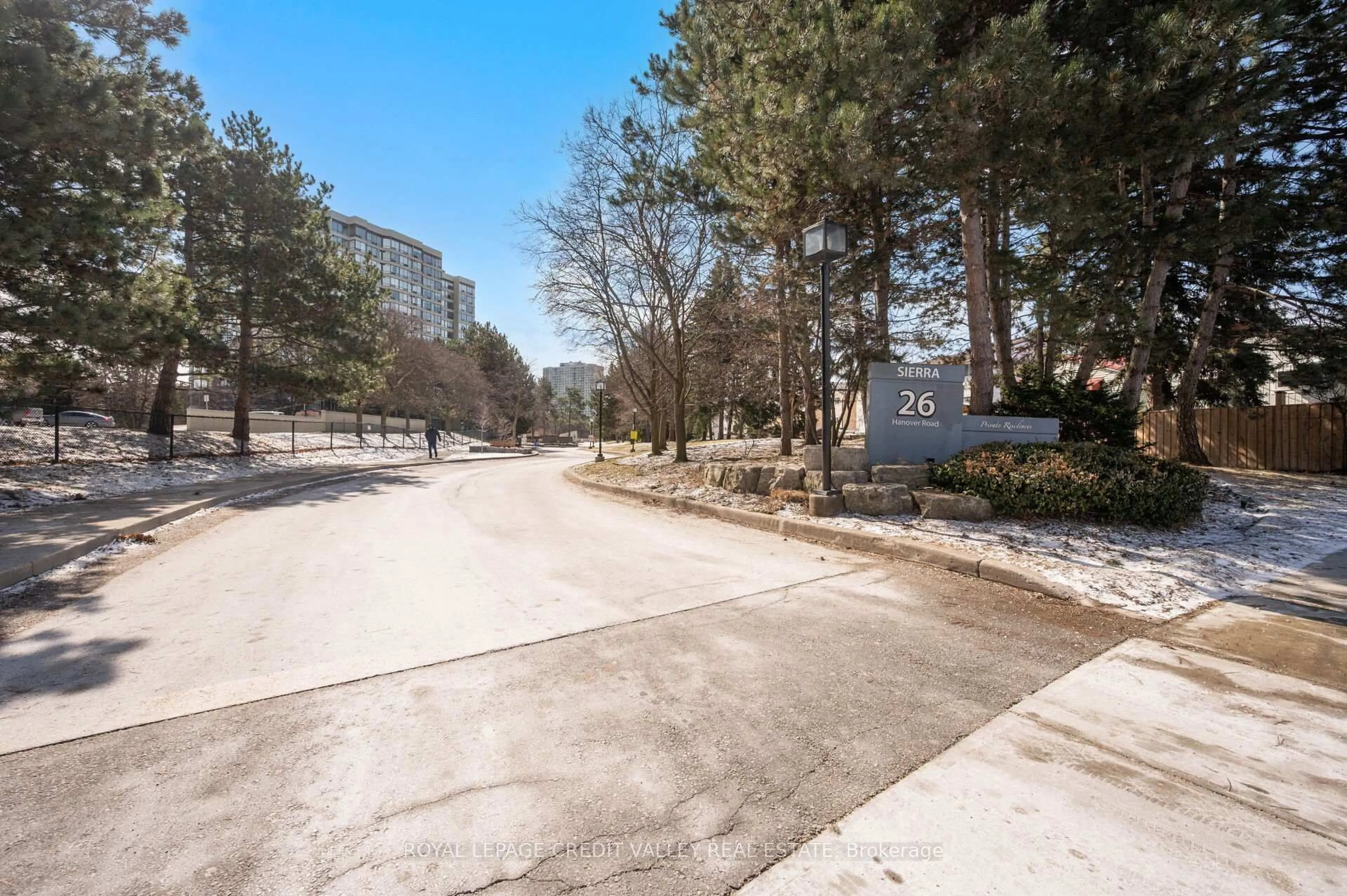 A pic from outside/outdoor area/front of a property/back of a property/a pic from drone, street for 26 Hanover Rd, Brampton Ontario L6S 4T2