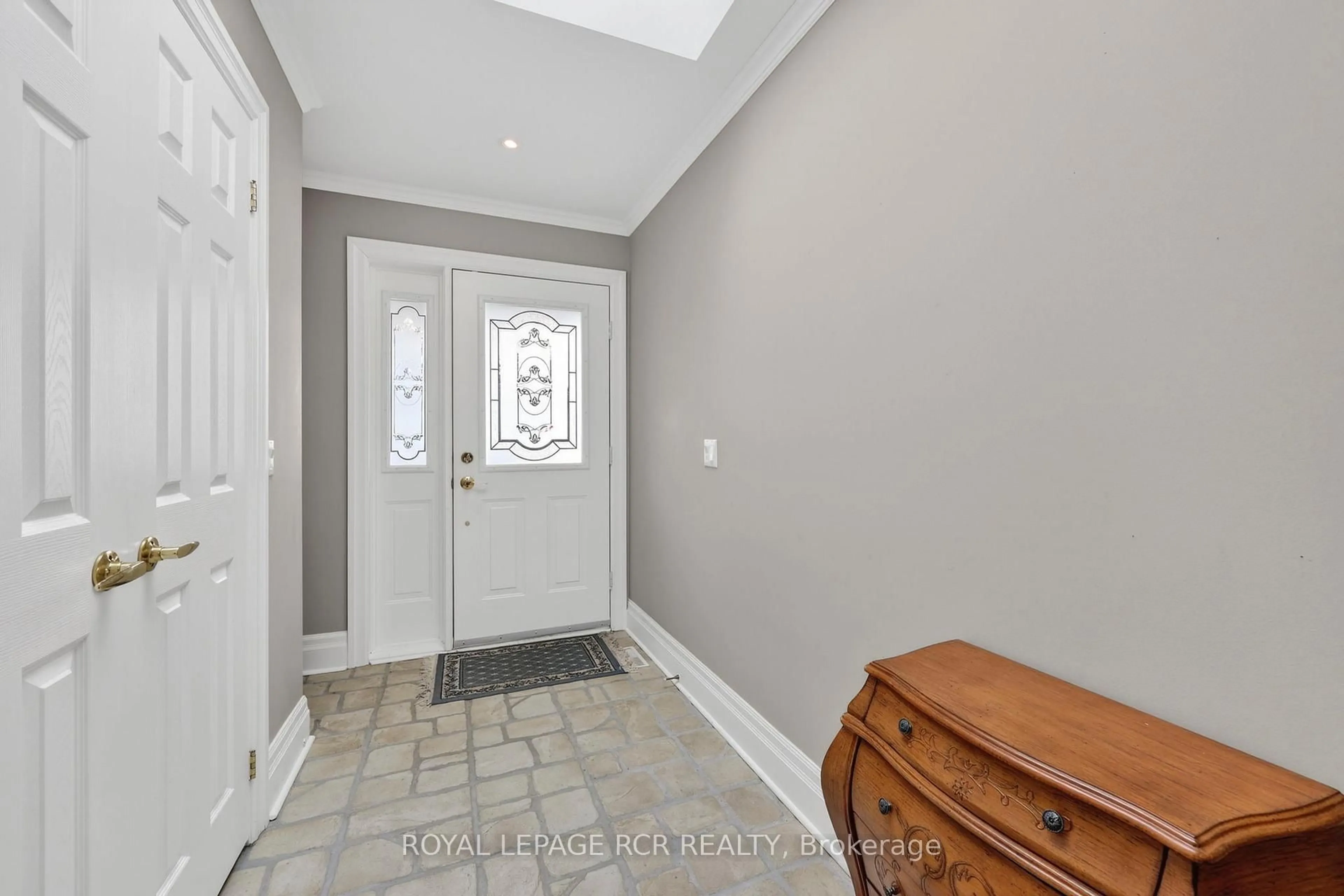 Indoor entryway for 2-28 Reddington Dr, Caledon Ontario L7E 0E4