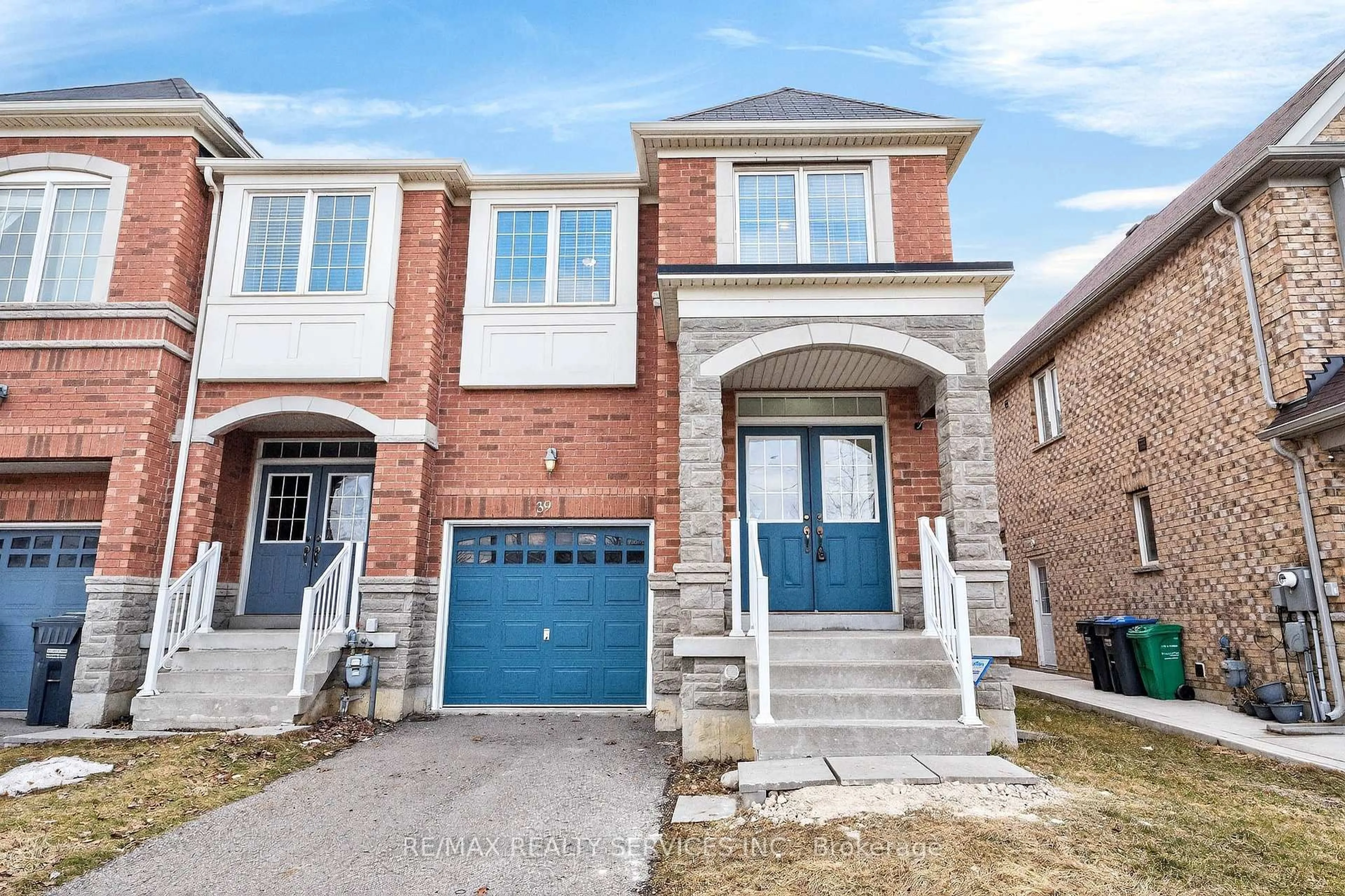 Home with brick exterior material, street for 39 Lorenzo Circ, Brampton Ontario L6R 3N4
