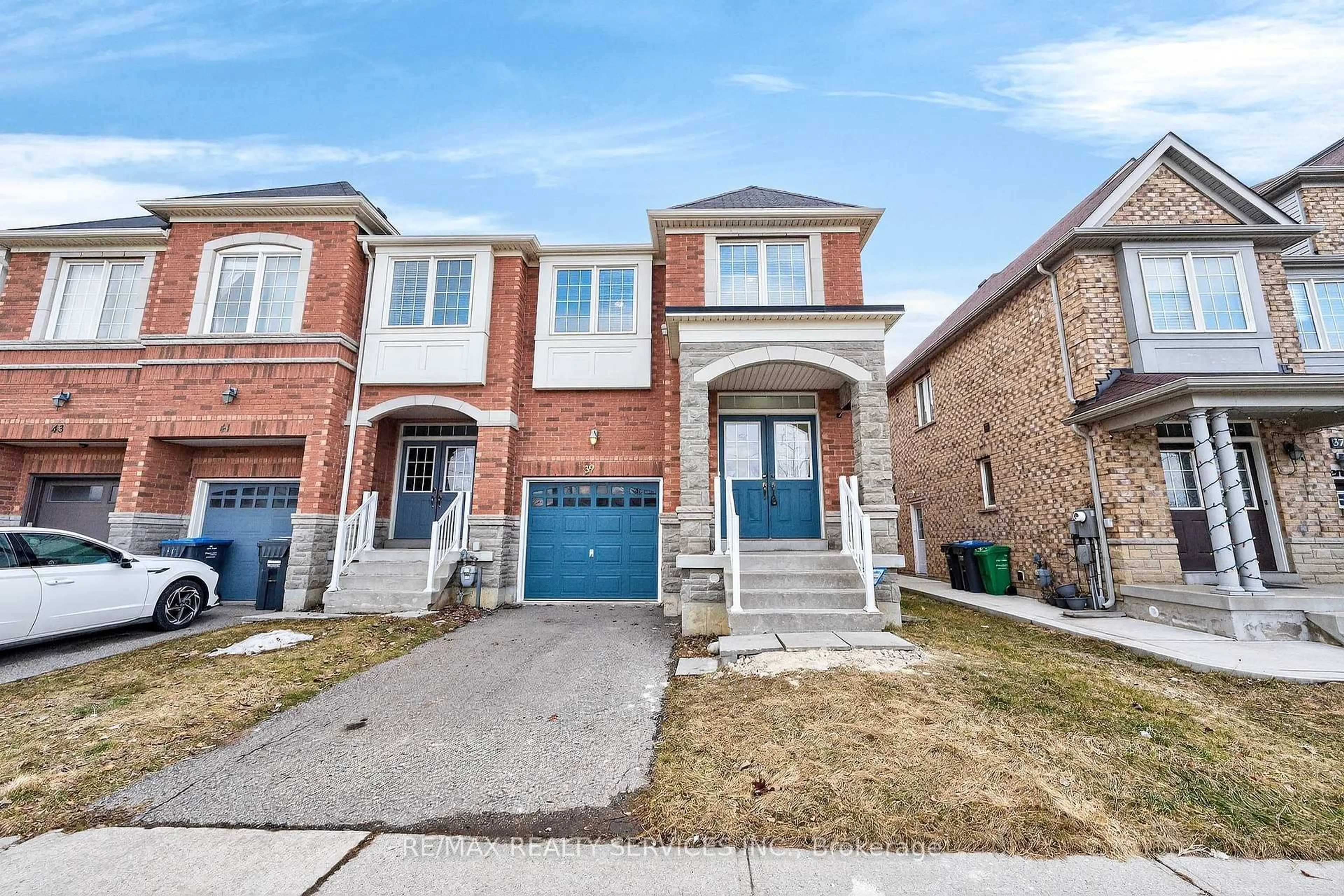 Home with brick exterior material, street for 39 Lorenzo Circ, Brampton Ontario L6R 3N4