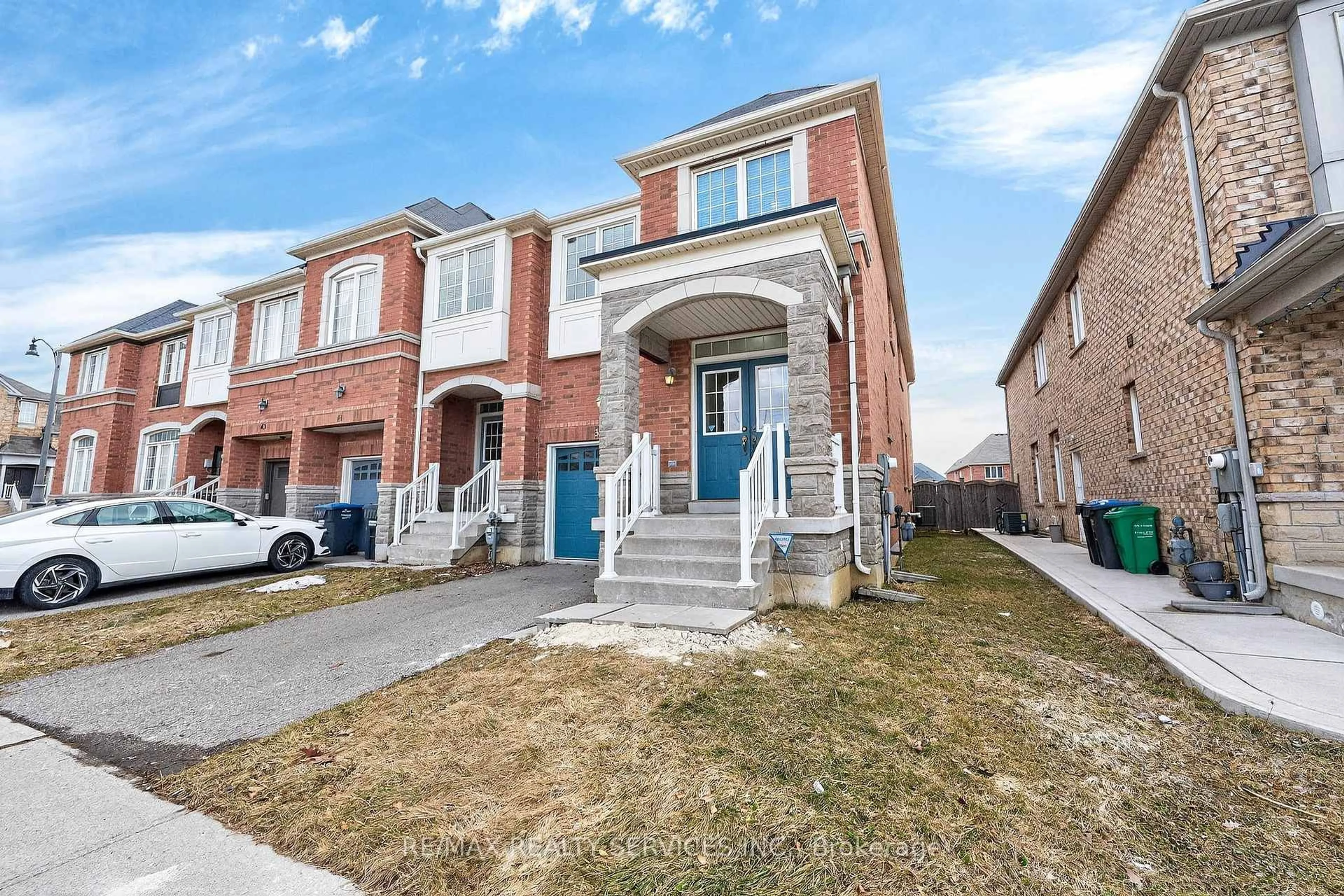 Home with brick exterior material, street for 39 Lorenzo Circ, Brampton Ontario L6R 3N4