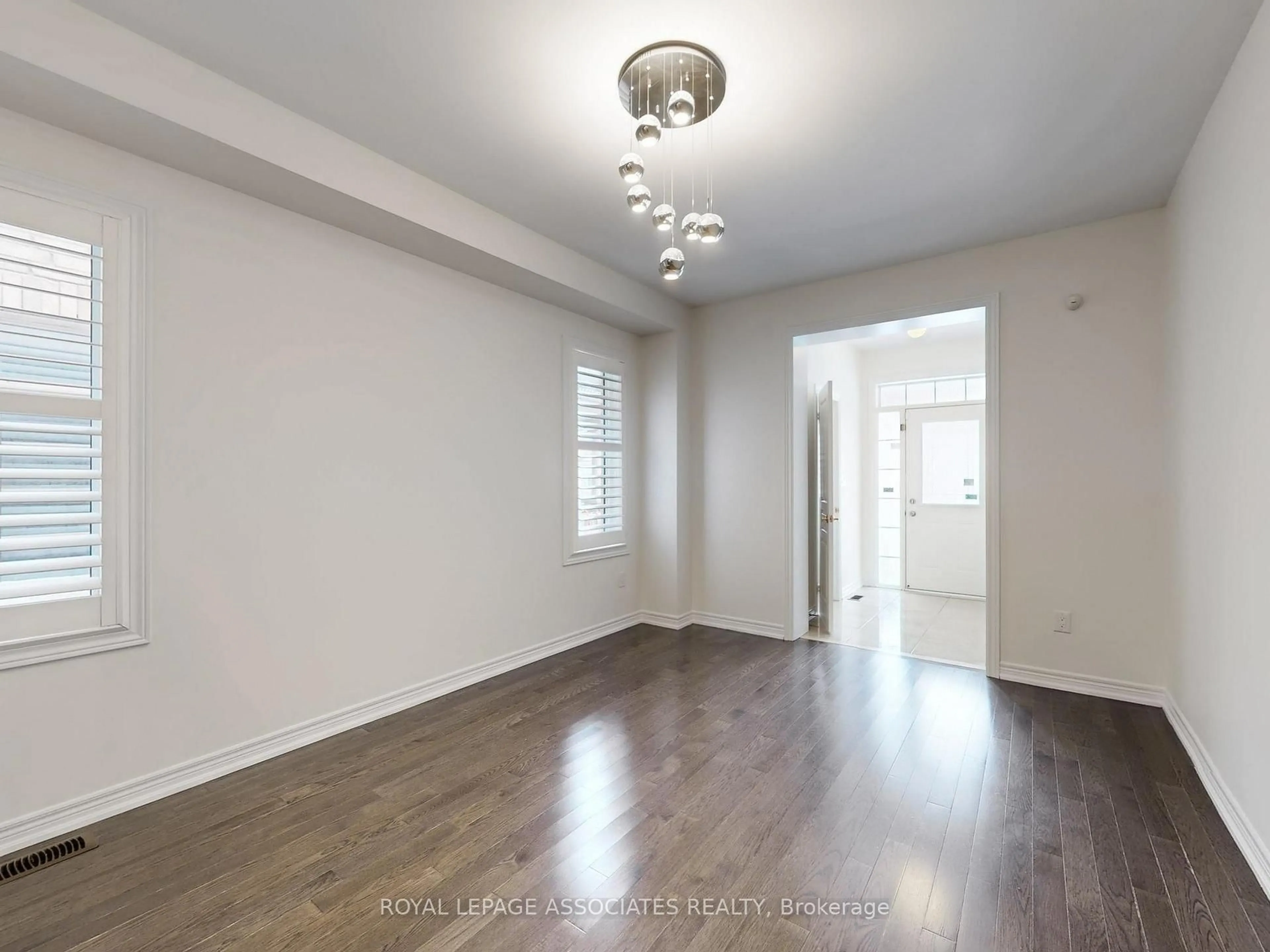 A pic of a room for 10 Lloyd Cres, Brampton Ontario L7A 4J5