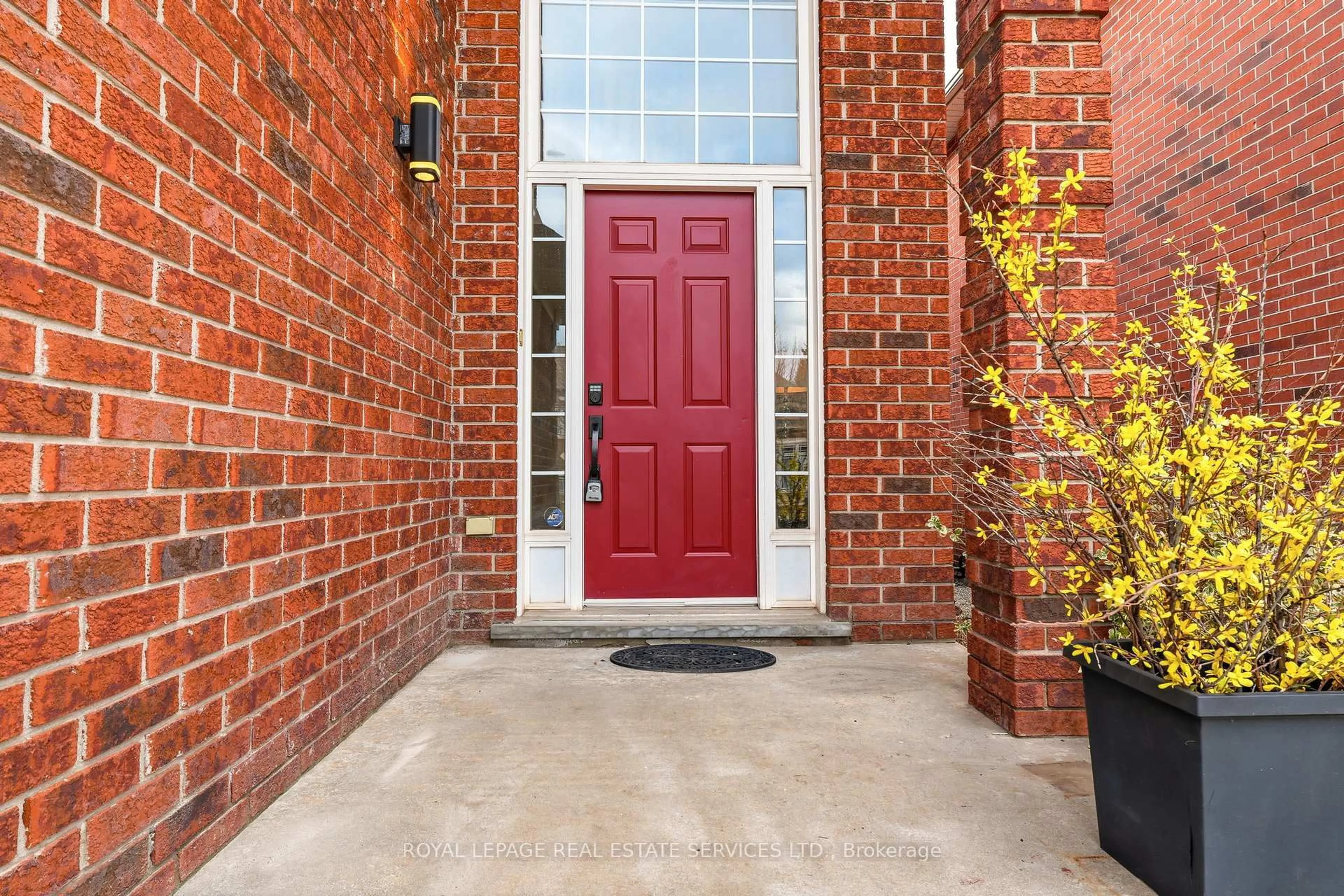 Home with brick exterior material, street for 2067 Springdale Rd, Oakville Ontario L6M 4C7