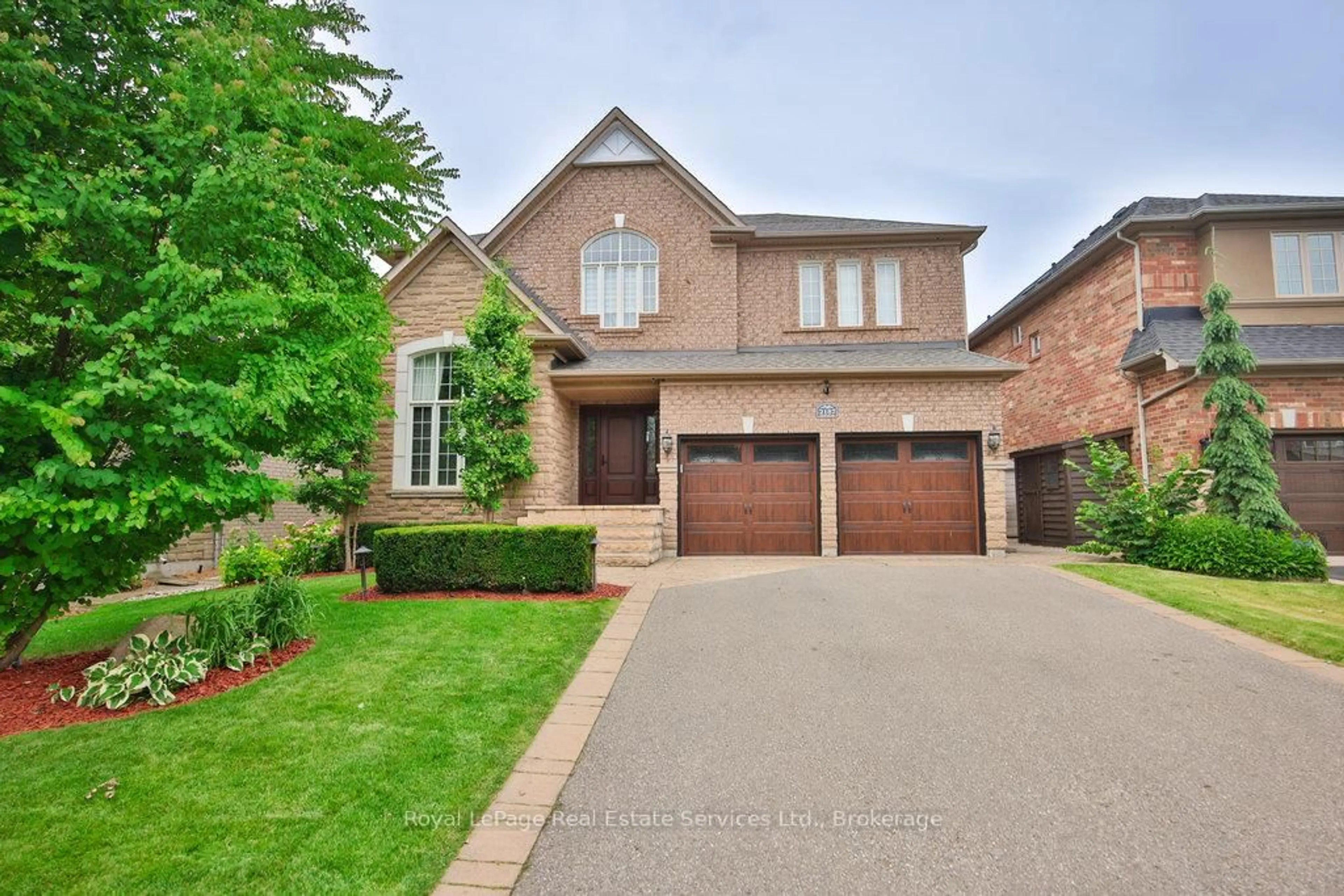 Home with brick exterior material, street for 2187 Mariposa Rd, Oakville Ontario L6M 4R9