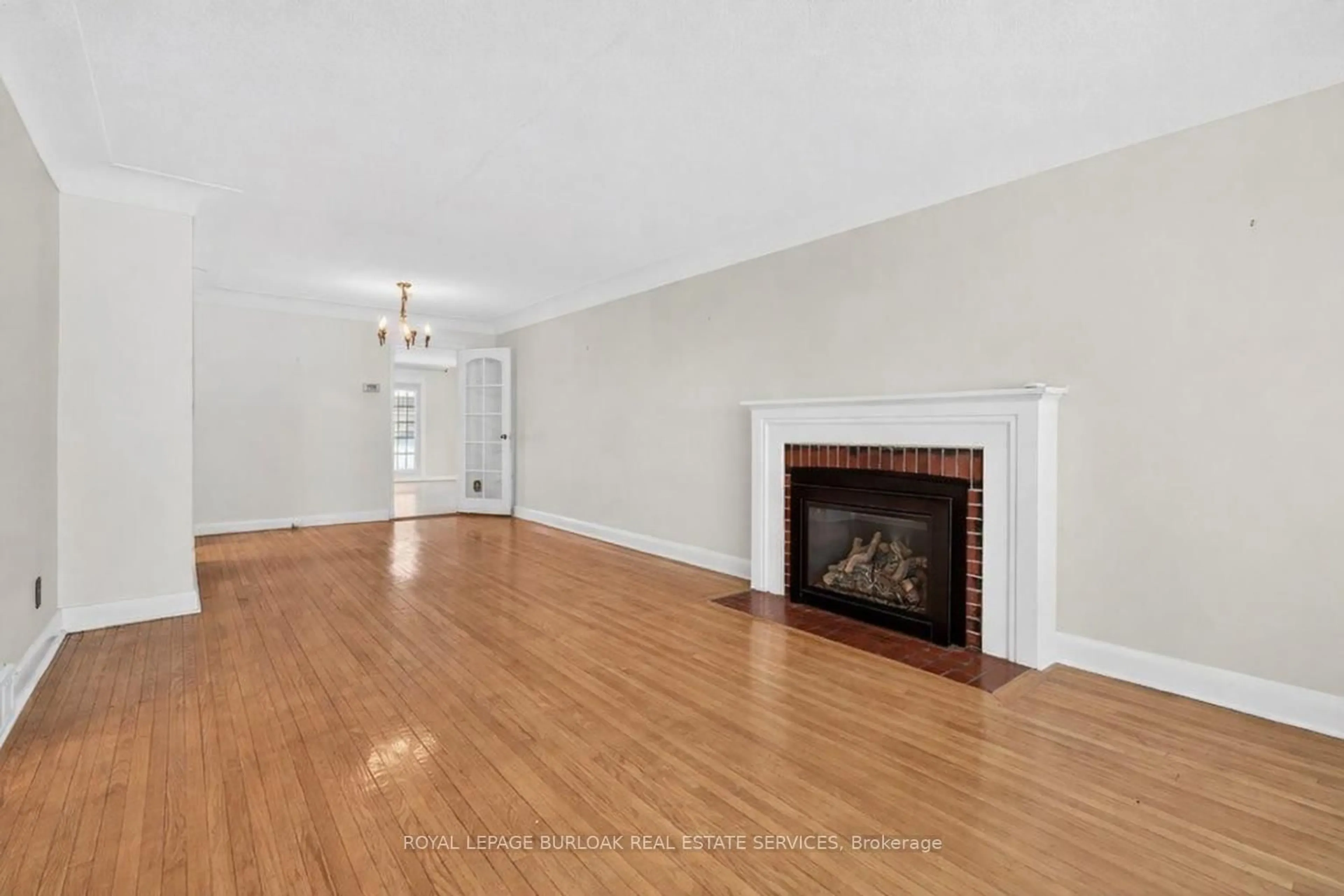 Unknown for 727 Brant St, Burlington Ontario L7R 2H6