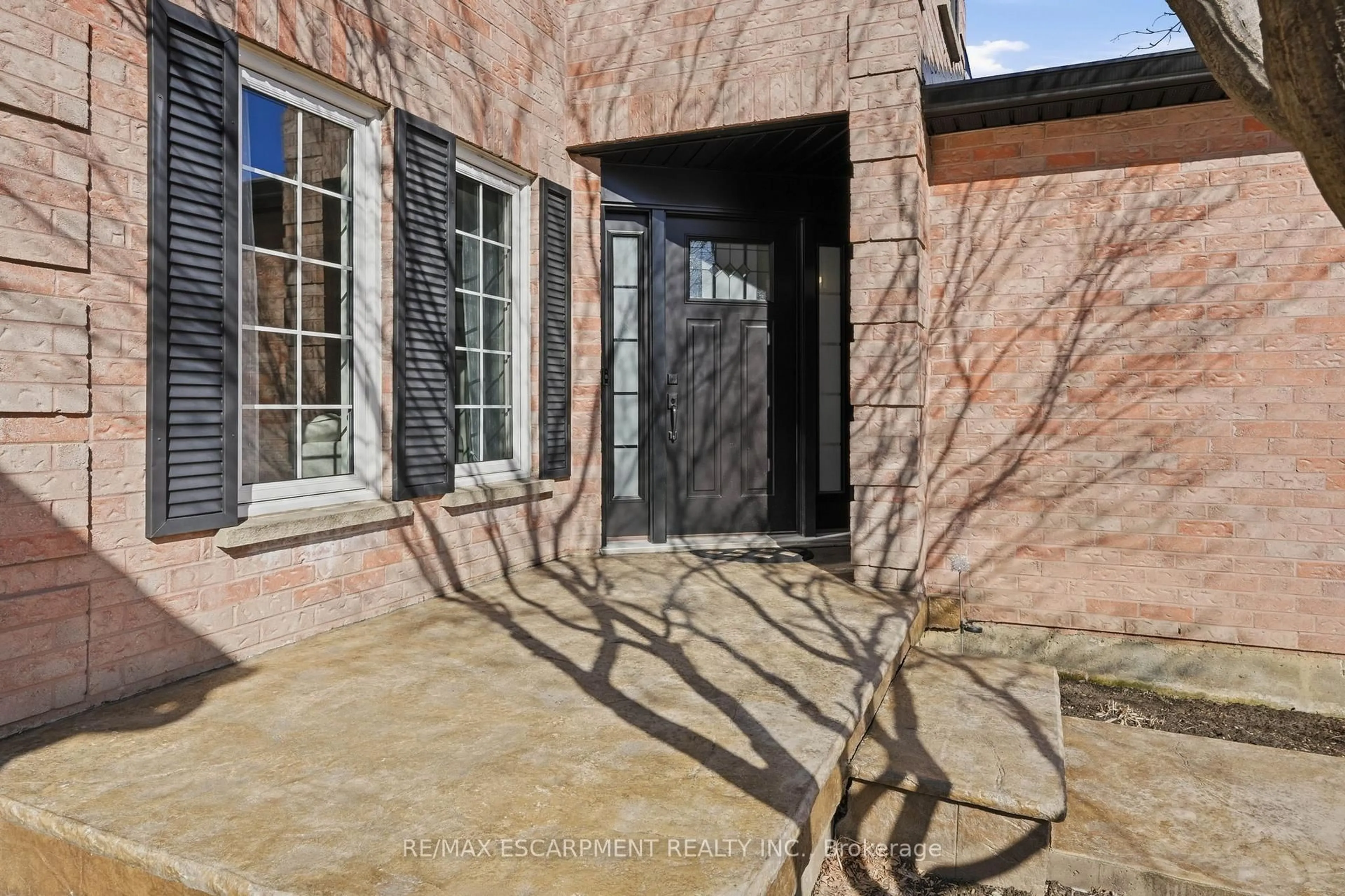 Unknown for 2443 NEWPORT St, Burlington Ontario L7M 3Y1