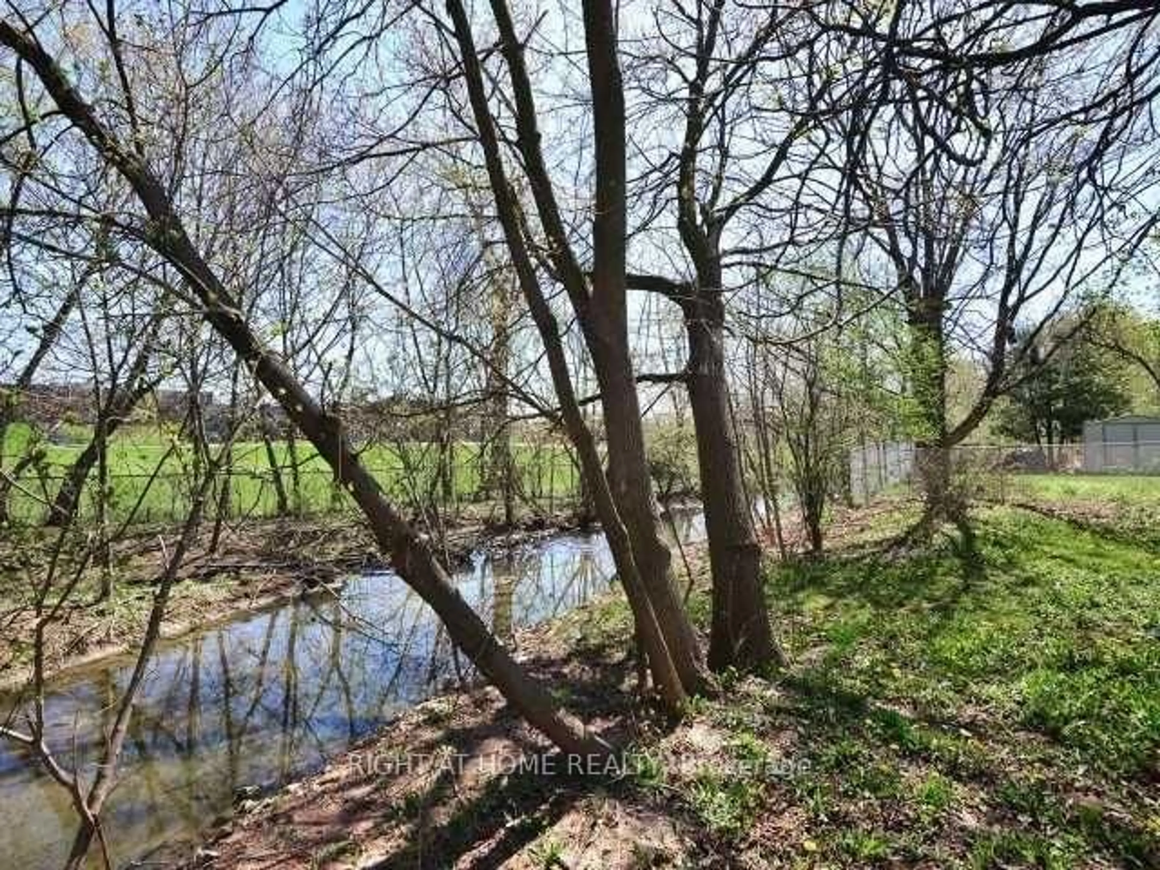 Unknown for 15 Pioneer Dr, Mississauga Ontario L5M 1G8