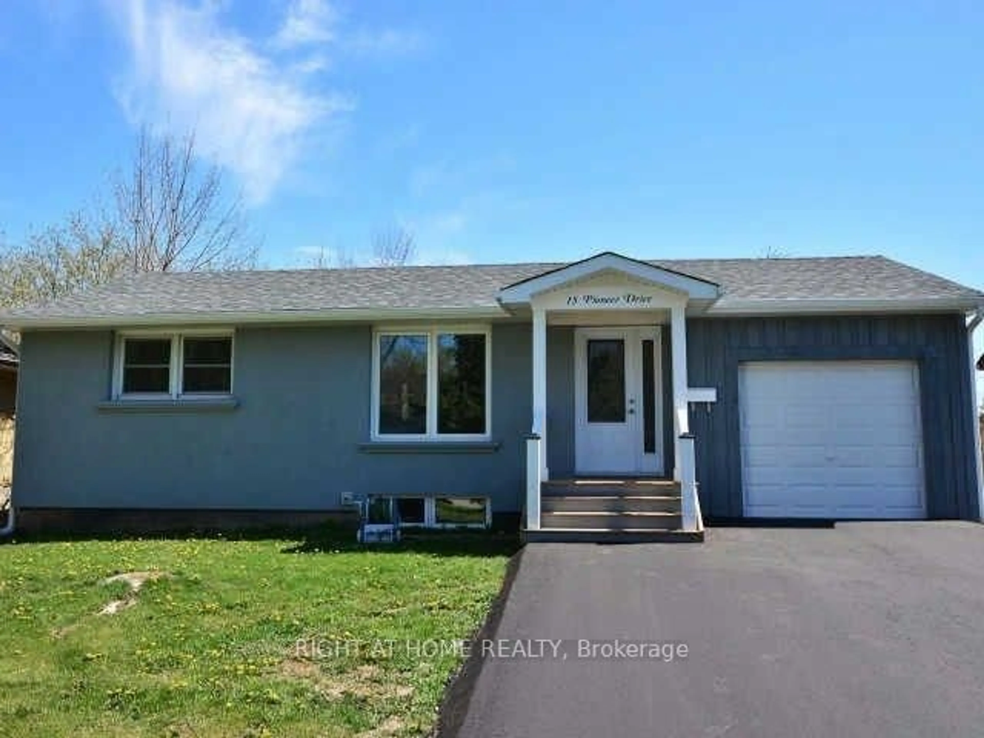 Home with vinyl exterior material, street for 15 Pioneer Dr, Mississauga Ontario L5M 1G8