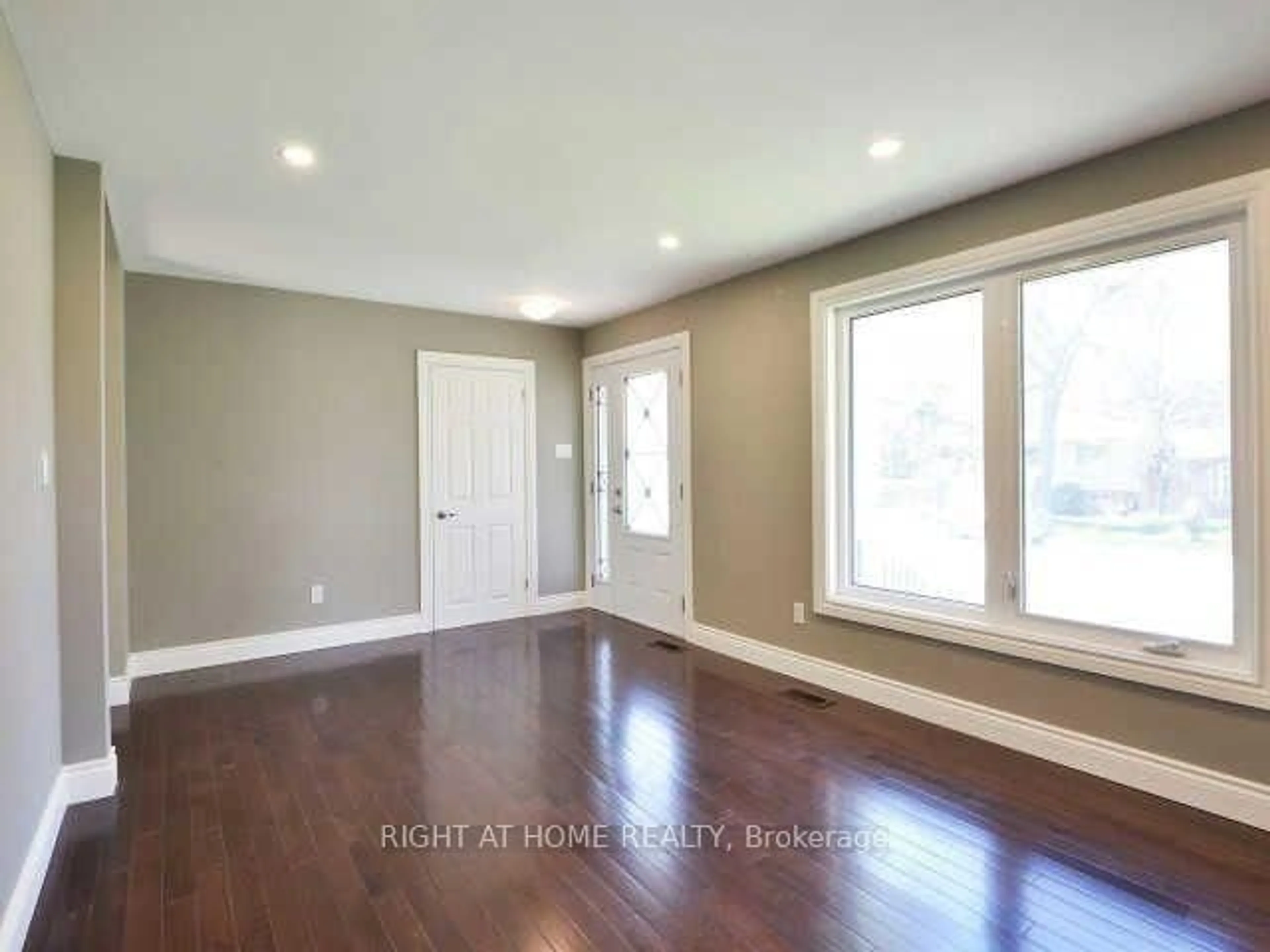 A pic of a room for 15 Pioneer Dr, Mississauga Ontario L5M 1G8