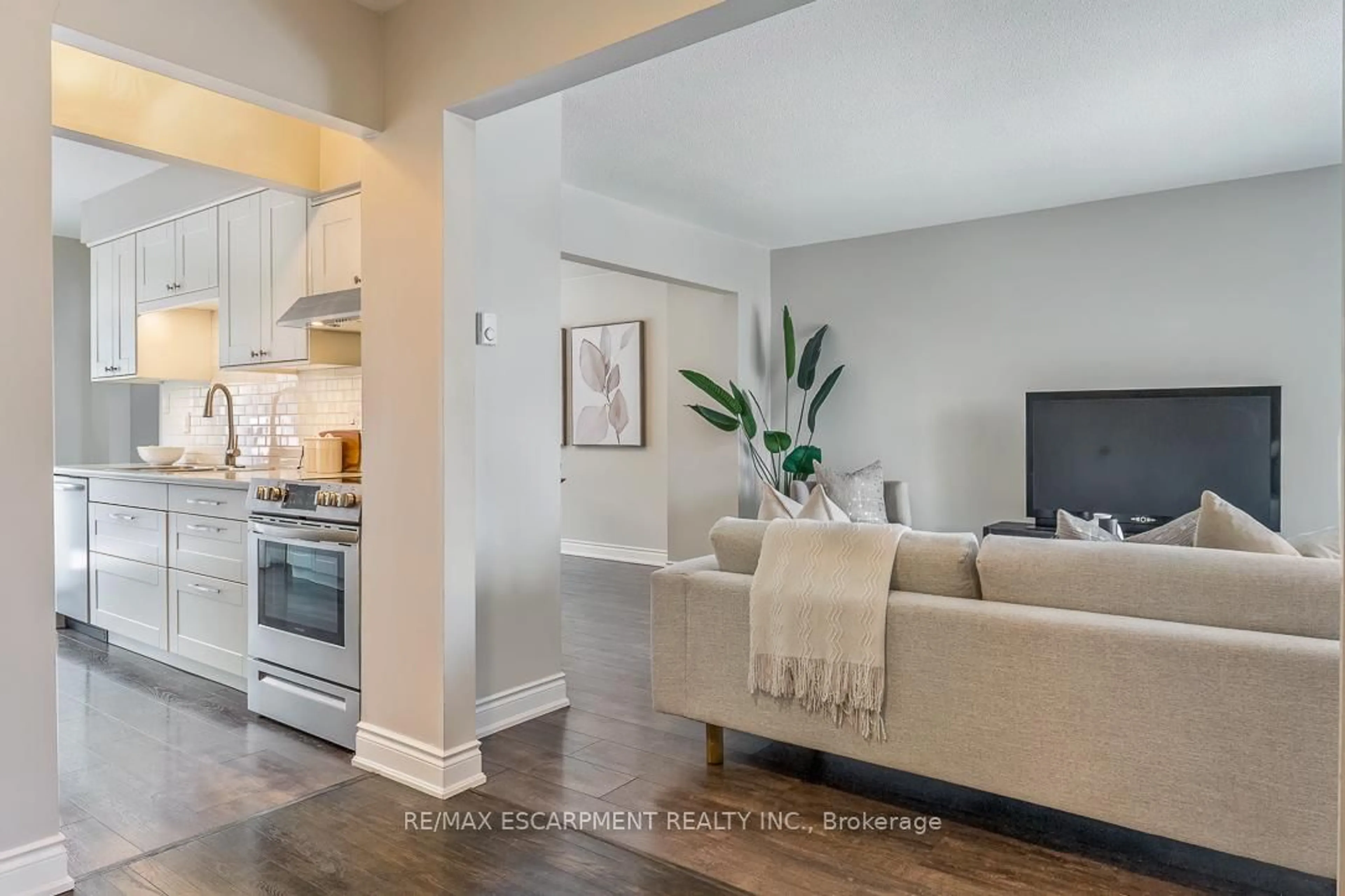 Open concept kitchen, unknown for 6780 Formentera Ave #56, Mississauga Ontario L5N 2L1