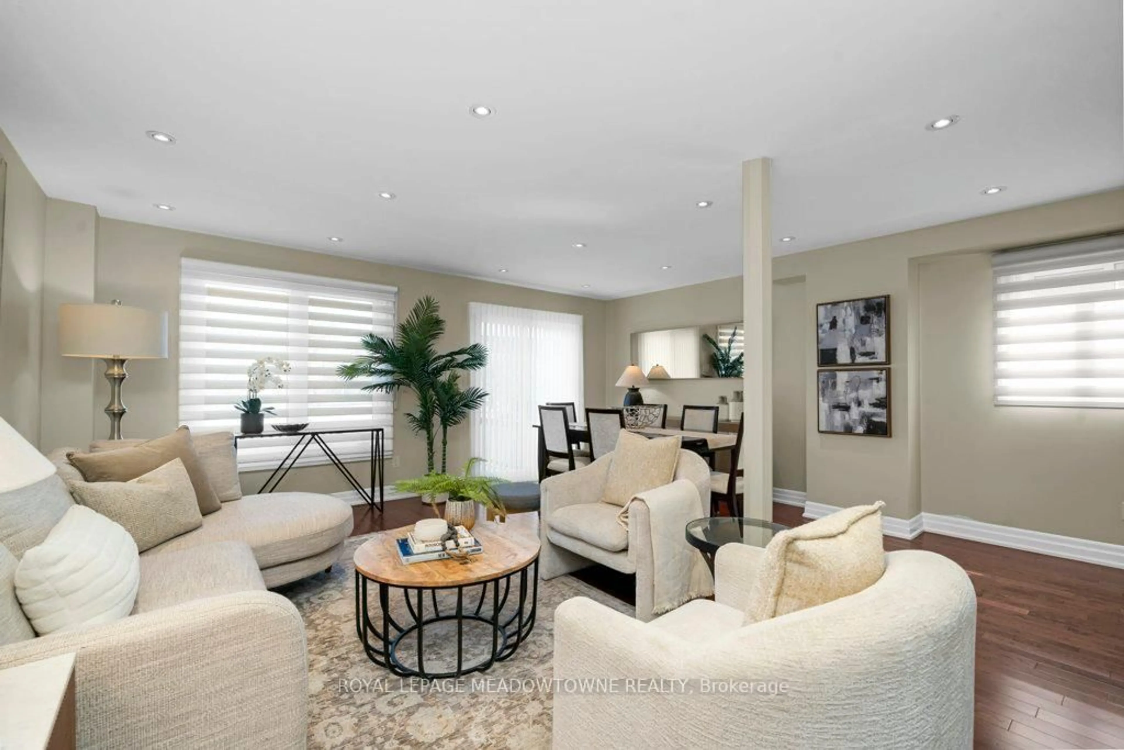 Living room with furniture, unknown for 4311 Poltava Cres, Mississauga Ontario L4W 3B9