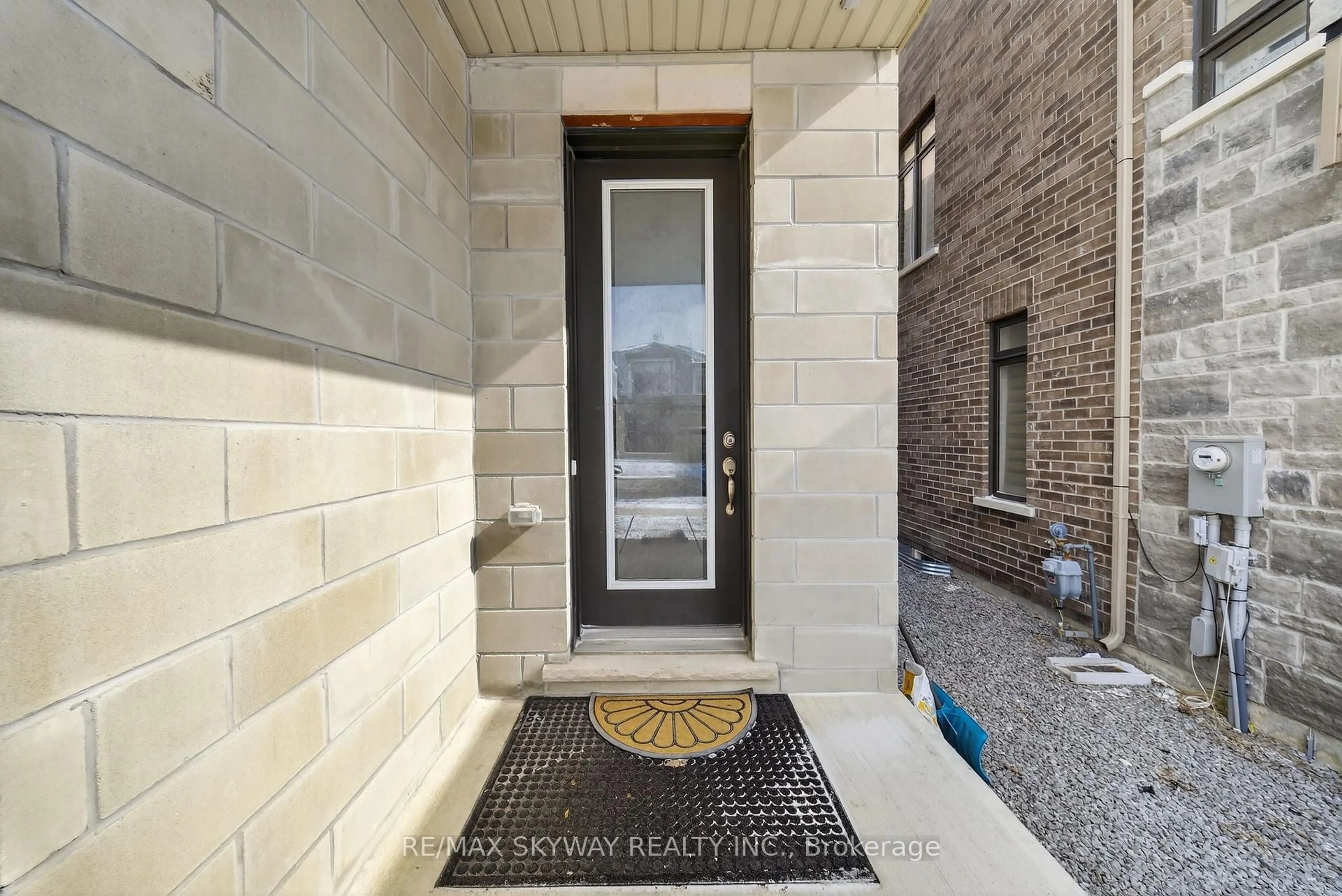 Indoor entryway for 20 Ravenbury St, Brampton Ontario L6P 4P5
