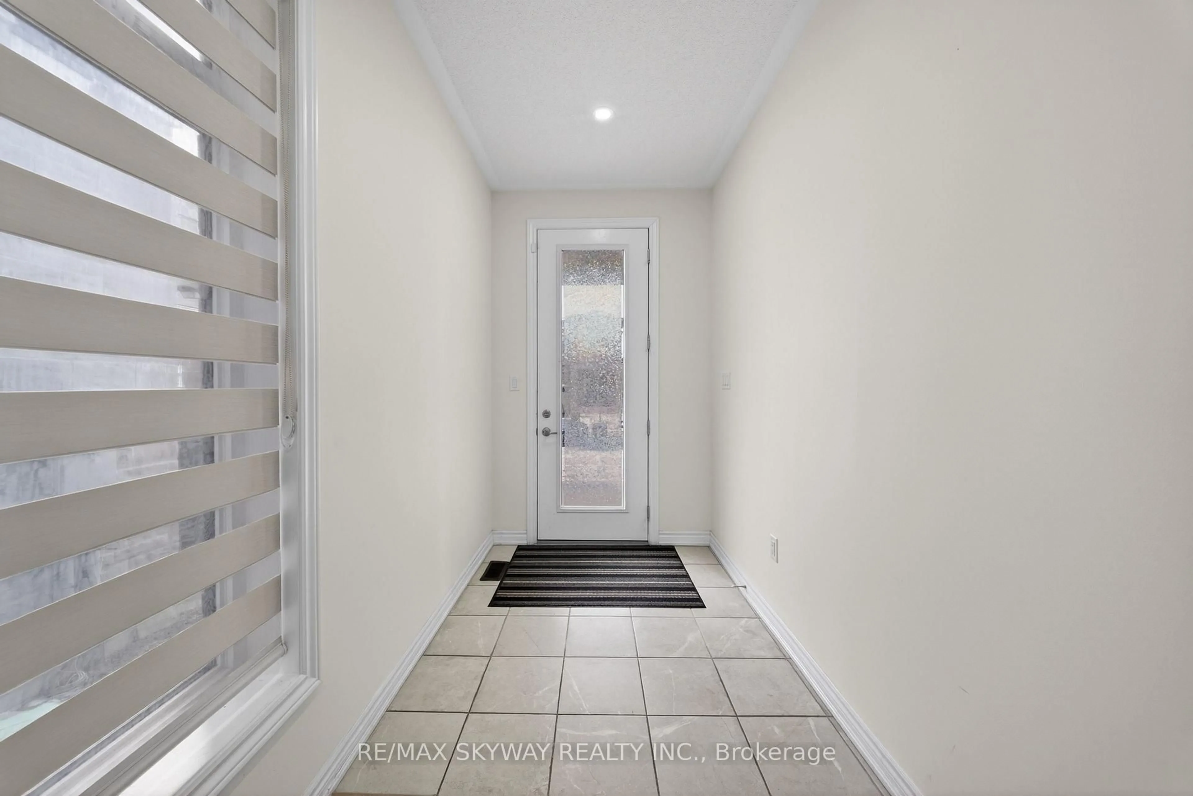Indoor entryway for 20 Ravenbury St, Brampton Ontario L6P 4P5