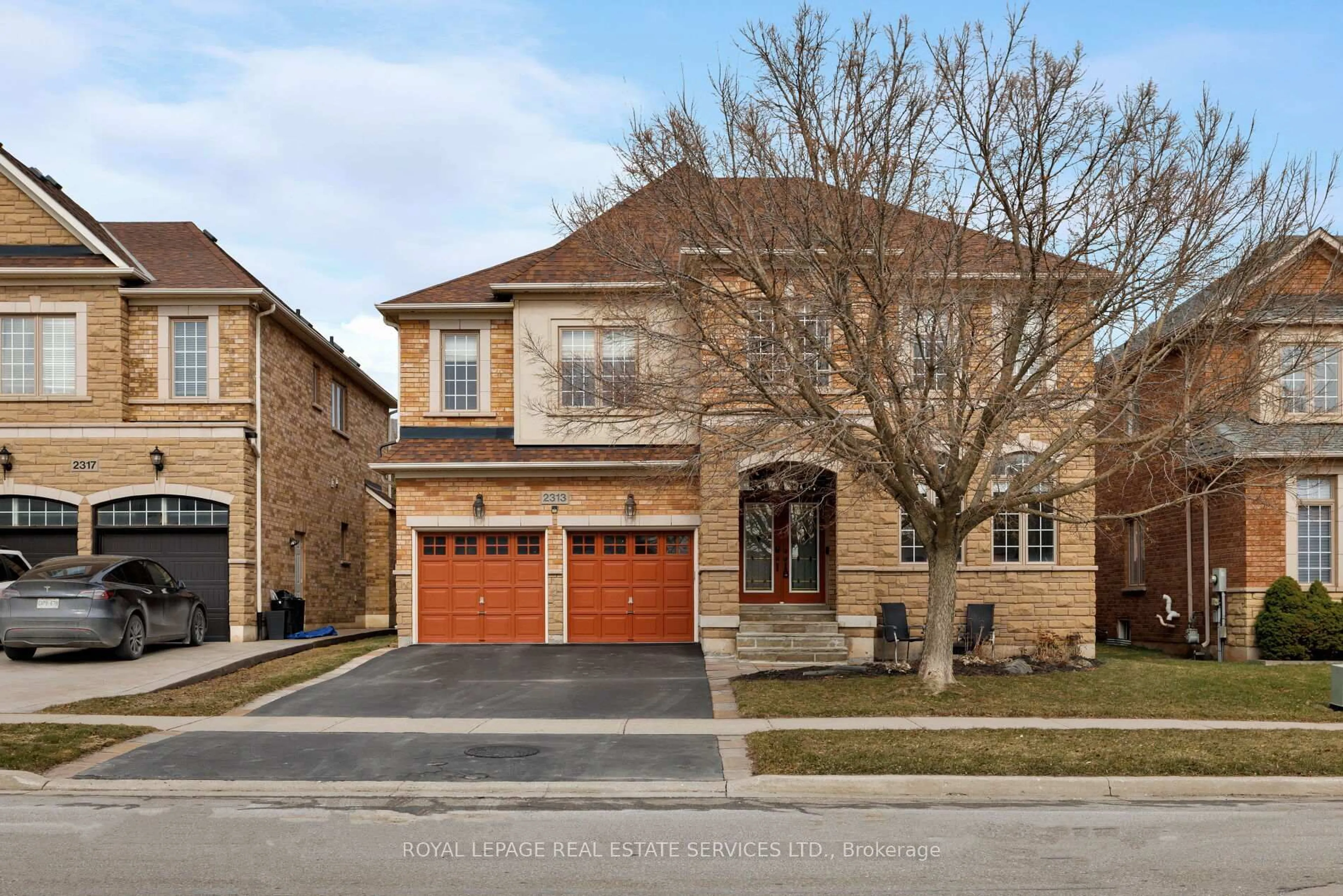 Home with brick exterior material, street for 2313 Coronation Dr, Oakville Ontario L6H 7N1