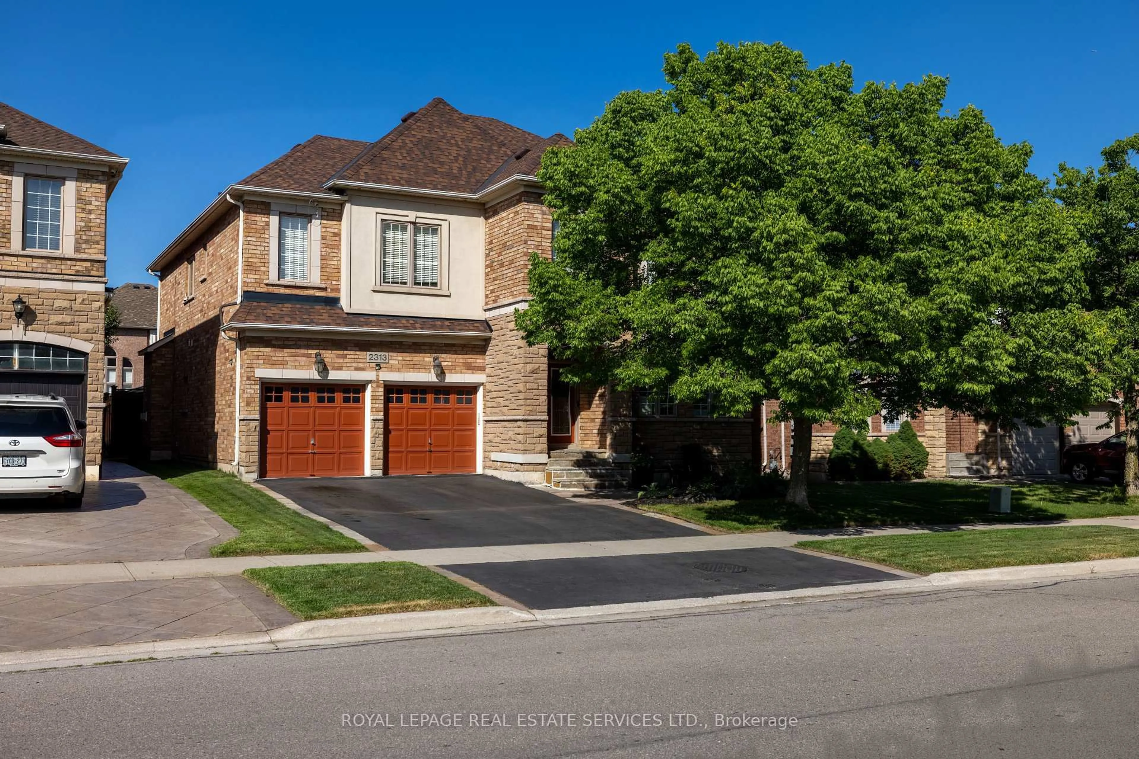 Home with brick exterior material, street for 2313 Coronation Dr, Oakville Ontario L6H 7N1