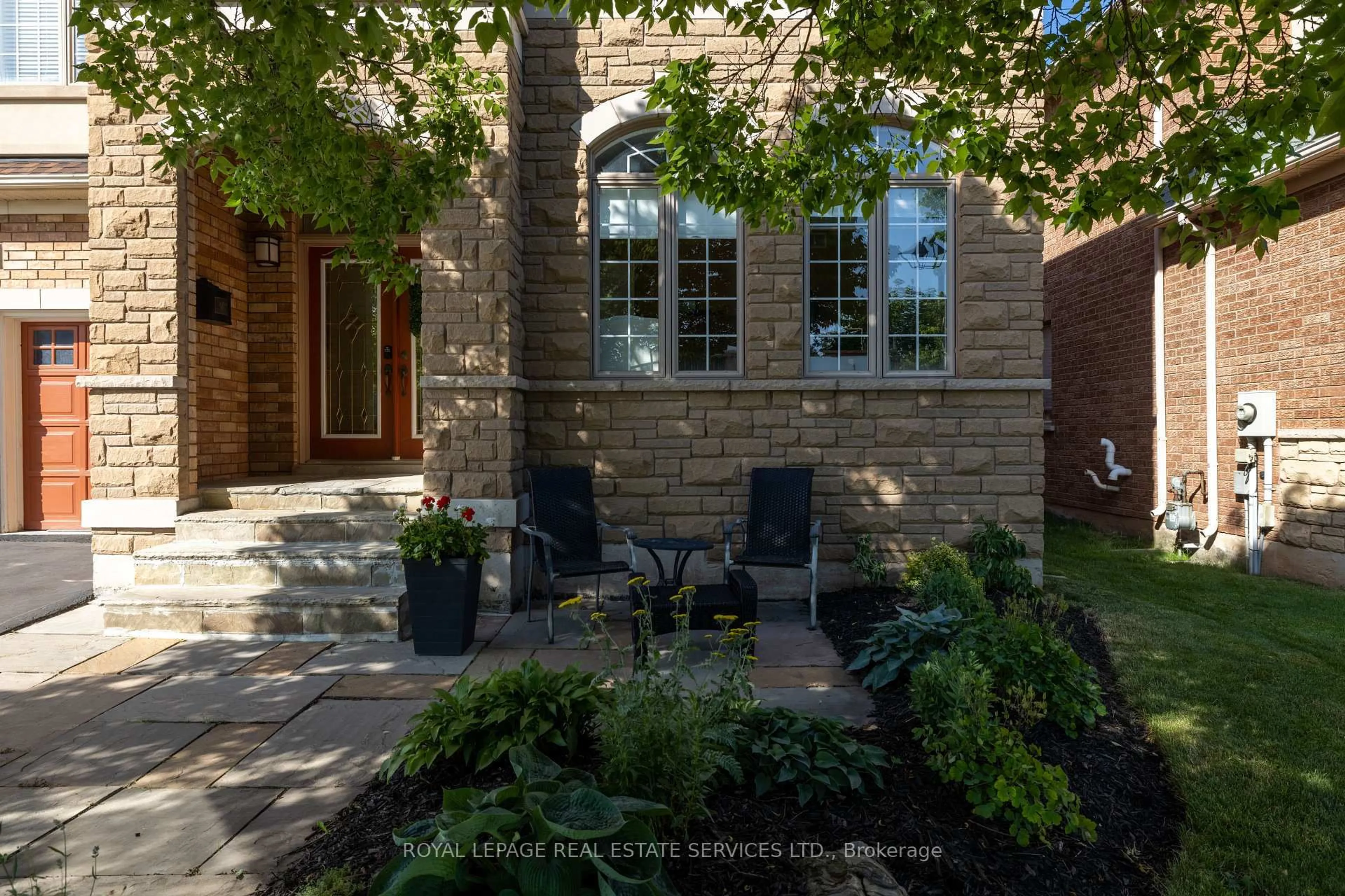 Patio, street for 2313 Coronation Dr, Oakville Ontario L6H 7N1