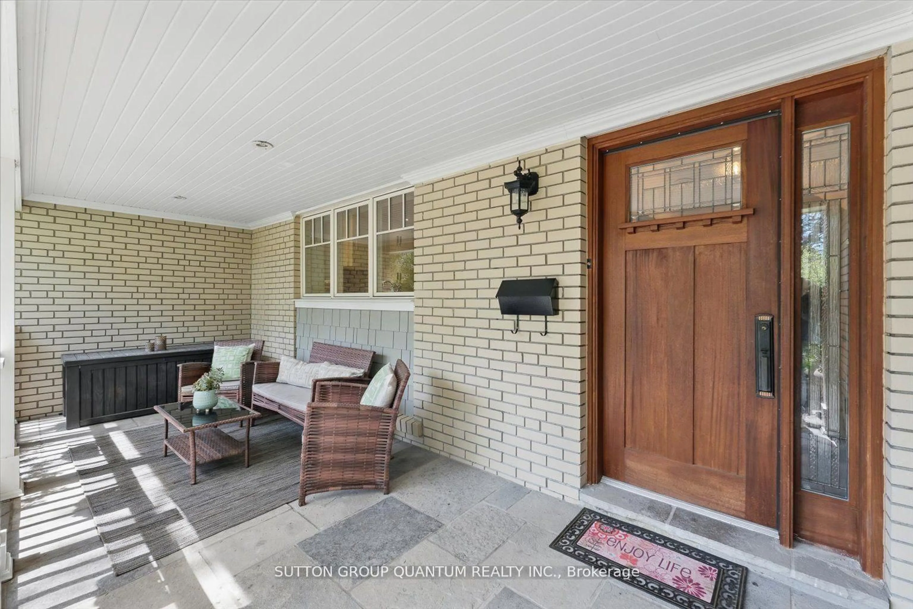 Unknown for 347 Pinetree Way, Mississauga Ontario L5G 2R4