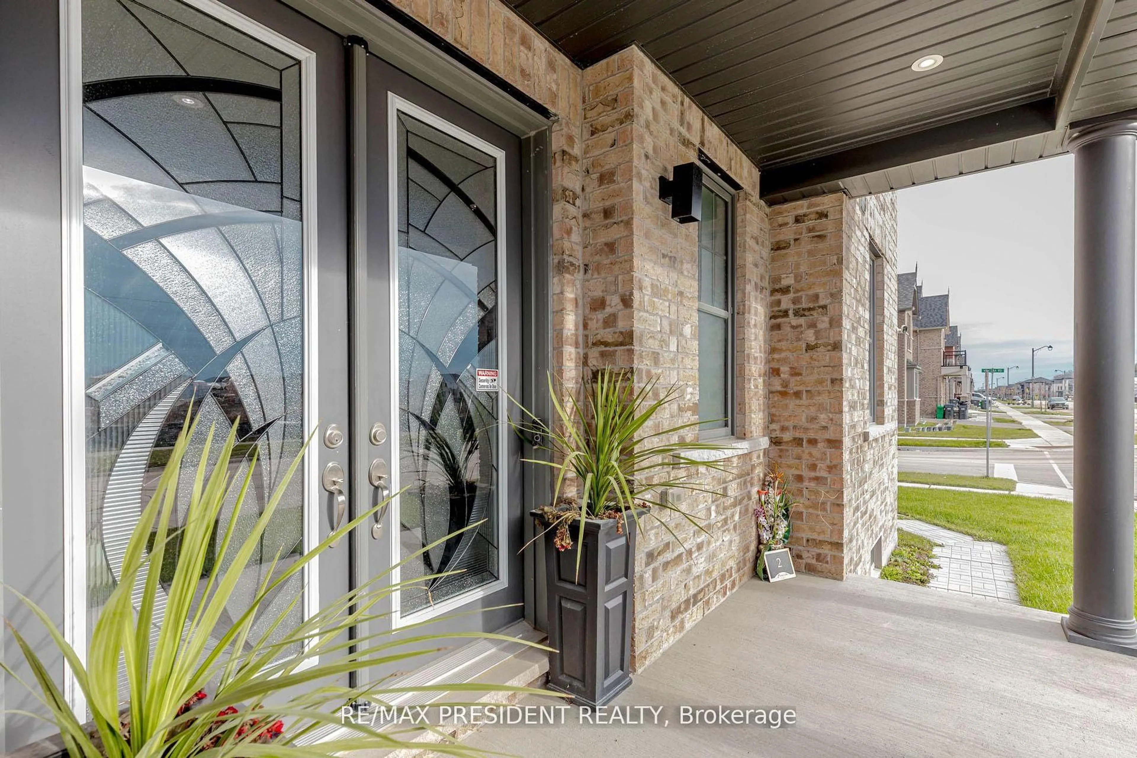 Indoor entryway for 2 Vincena Rd, Caledon Ontario L7C 4M5