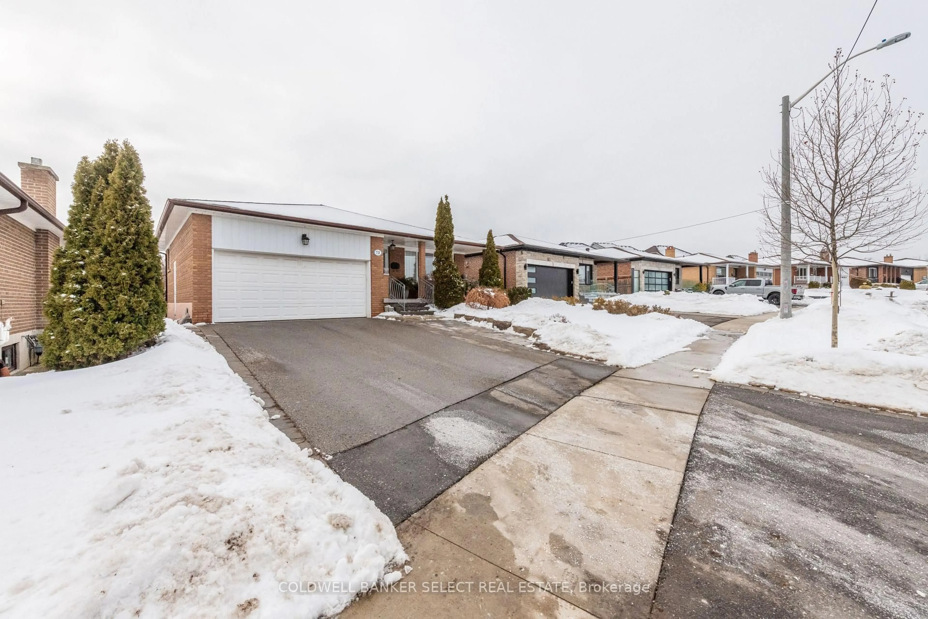 A pic from outside/outdoor area/front of a property/back of a property/a pic from drone, street for 72 Mayall Ave, Toronto Ontario M3L 1E8