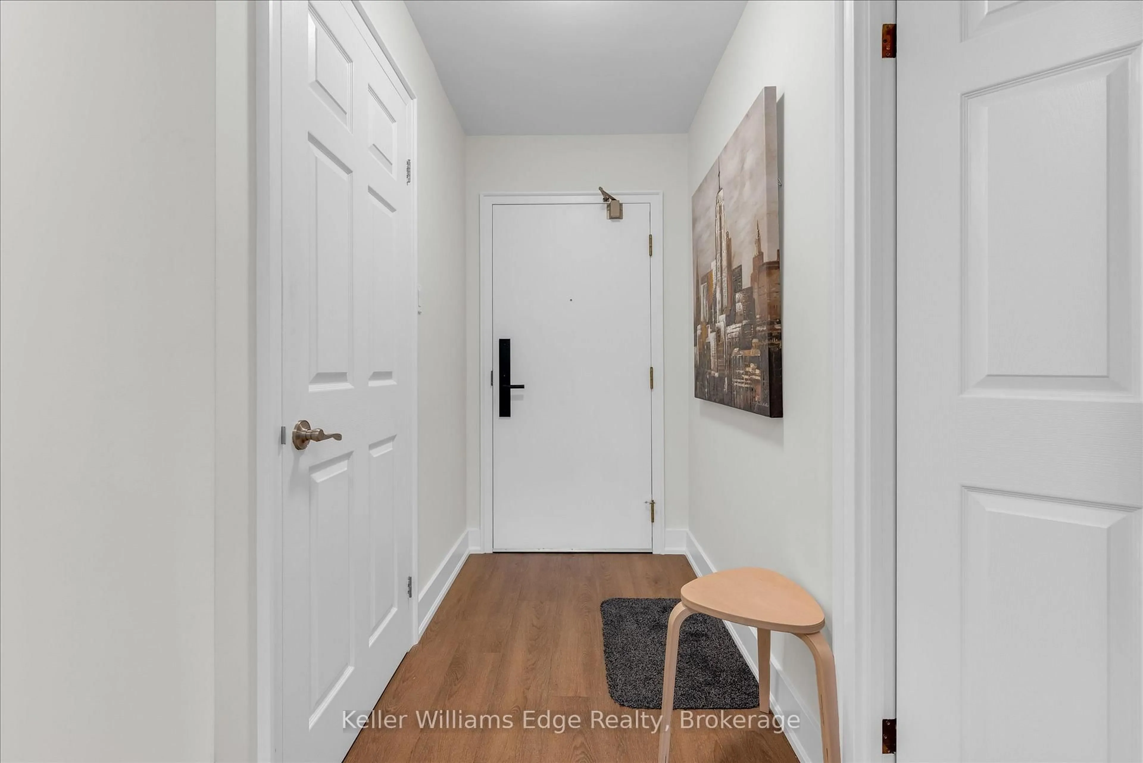 Indoor entryway for 185 Robinson St #203, Oakville Ontario L6J 7P6