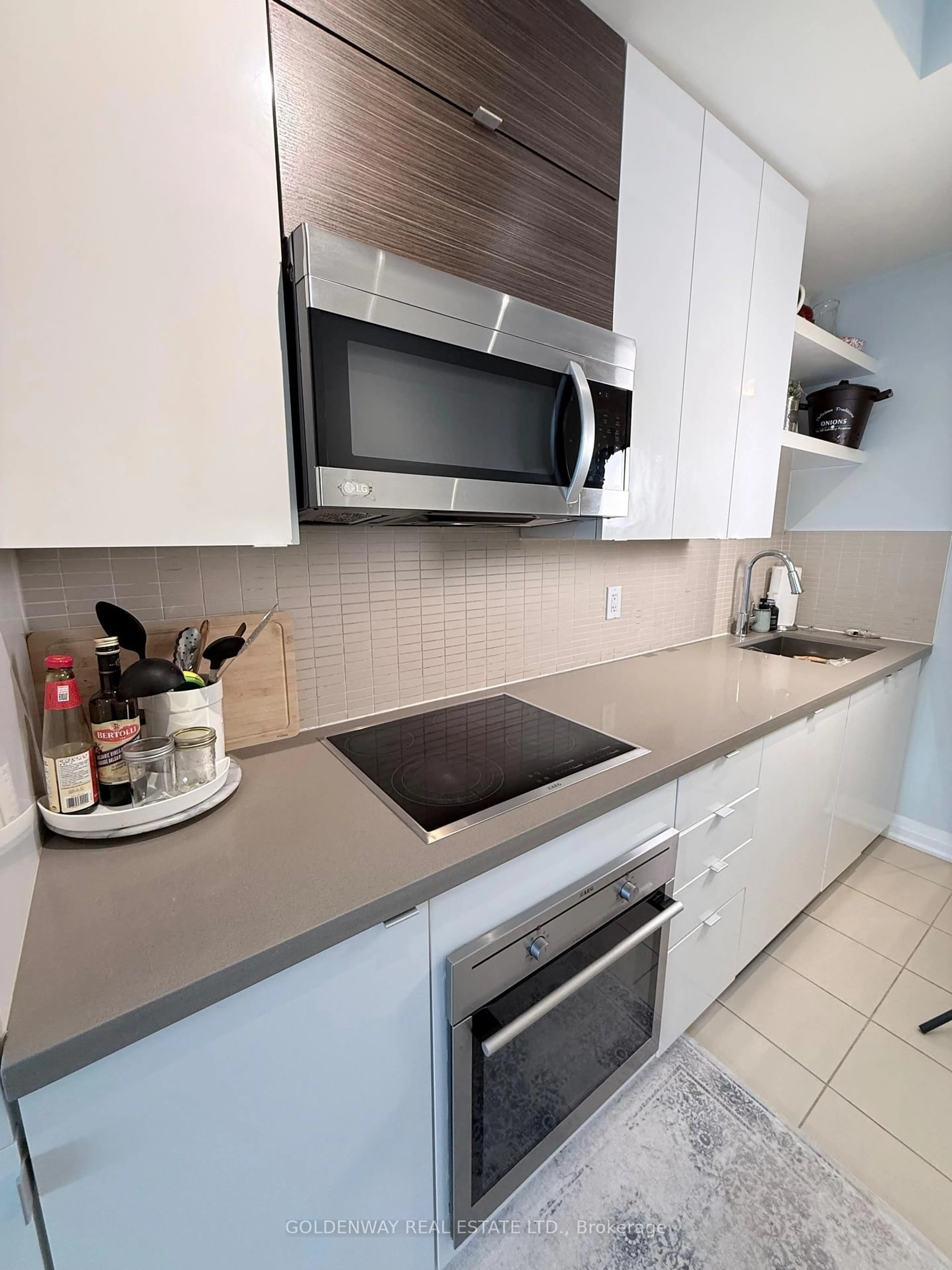 Standard kitchen, ceramic/tile floor for 60 Annie Craig Dr #B608, Toronto Ontario M8V 0C5