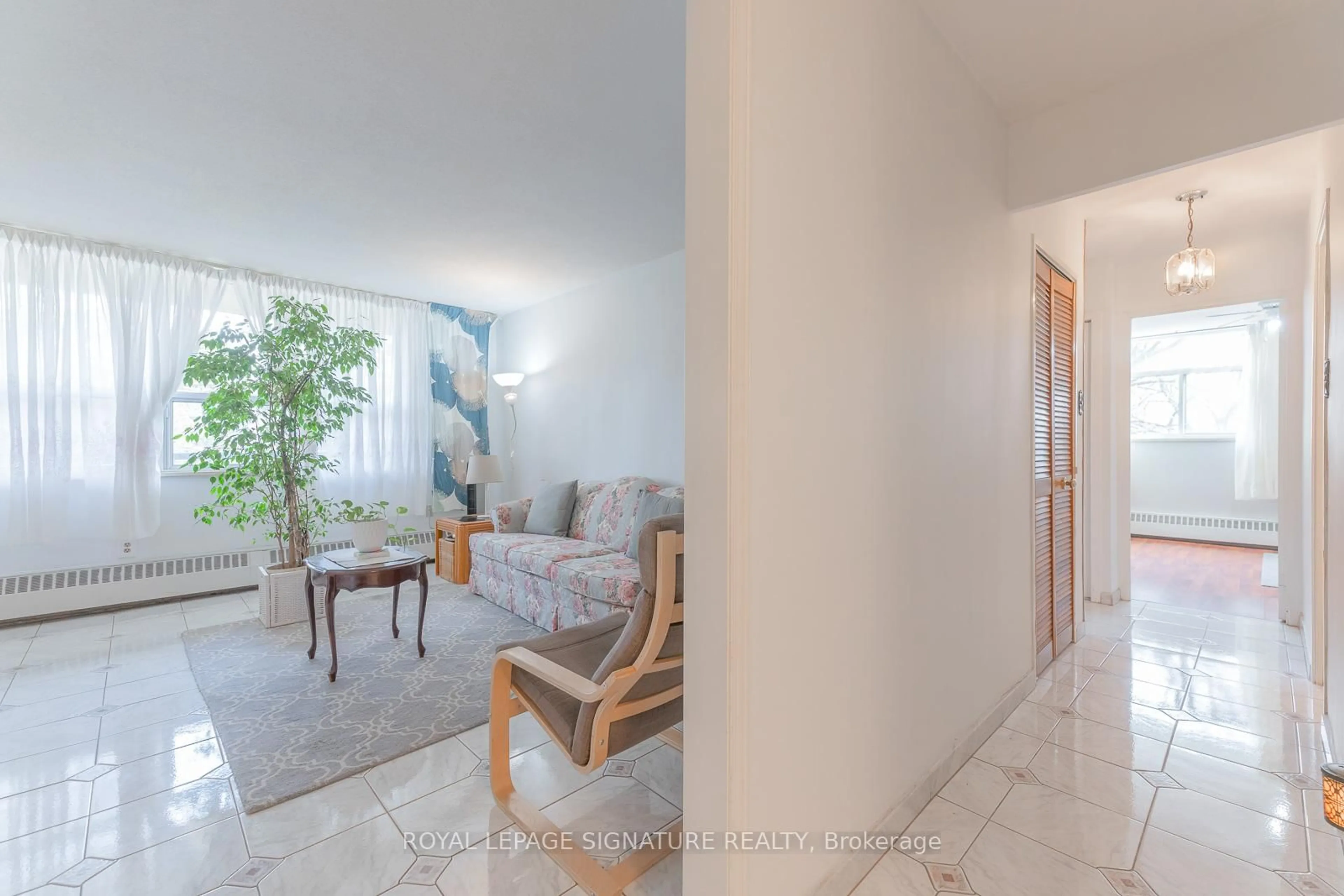 Unknown for 5 Frith Rd #209, Toronto Ontario M3N 2L5