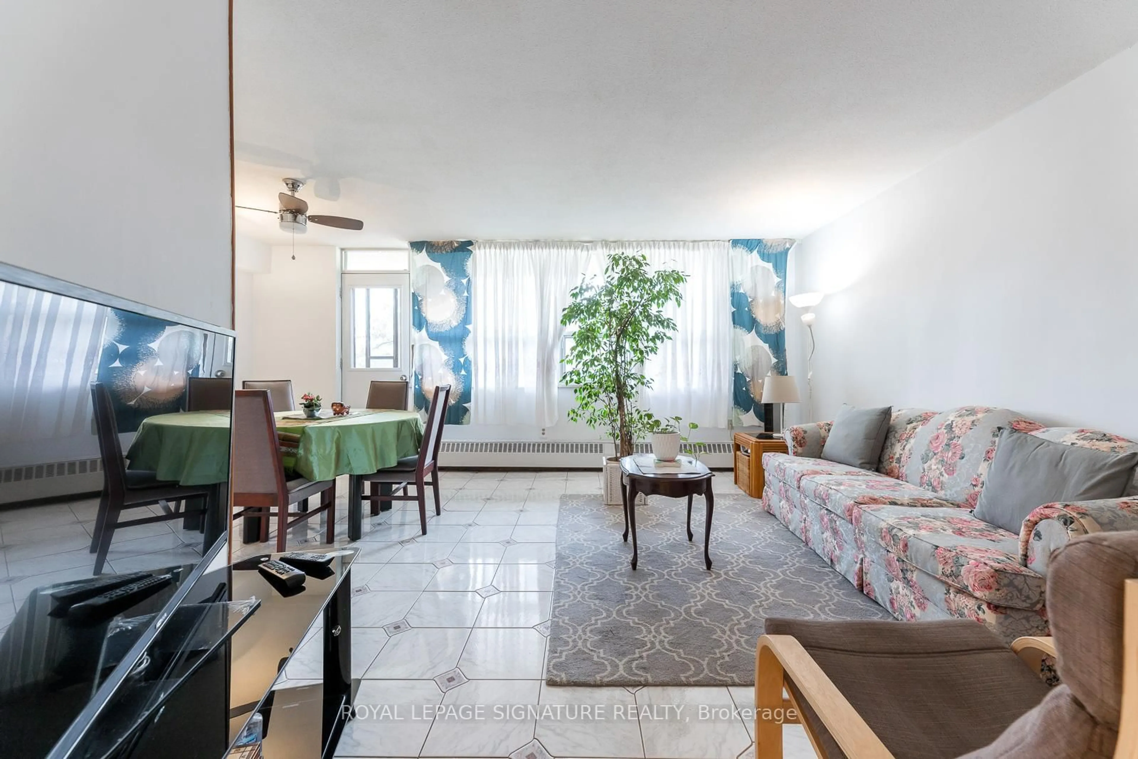 Living room with furniture, unknown for 5 Frith Rd #209, Toronto Ontario M3N 2L5