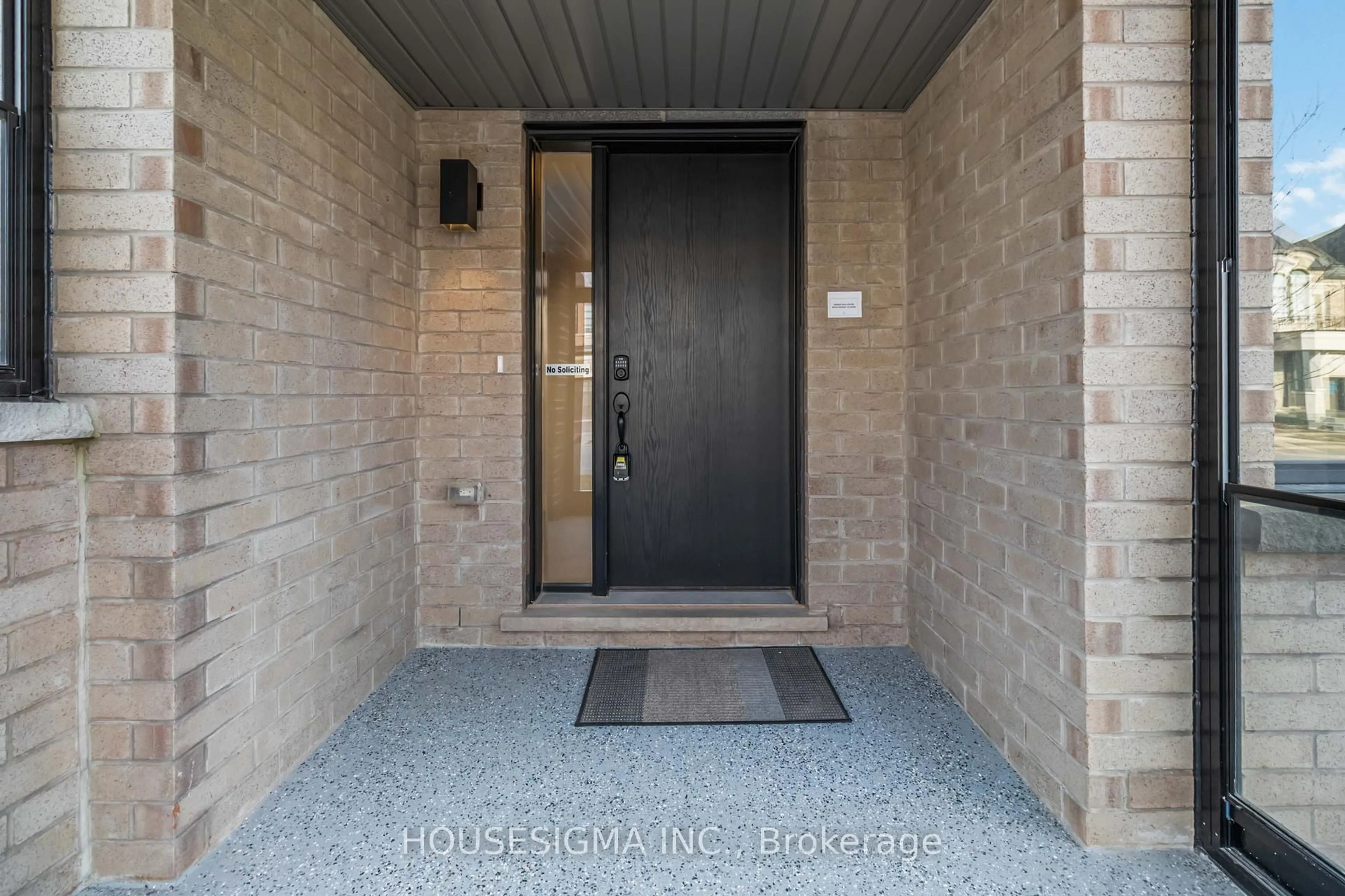 Indoor entryway for 1264 Merton Rd, Oakville Ontario L6M 5M1