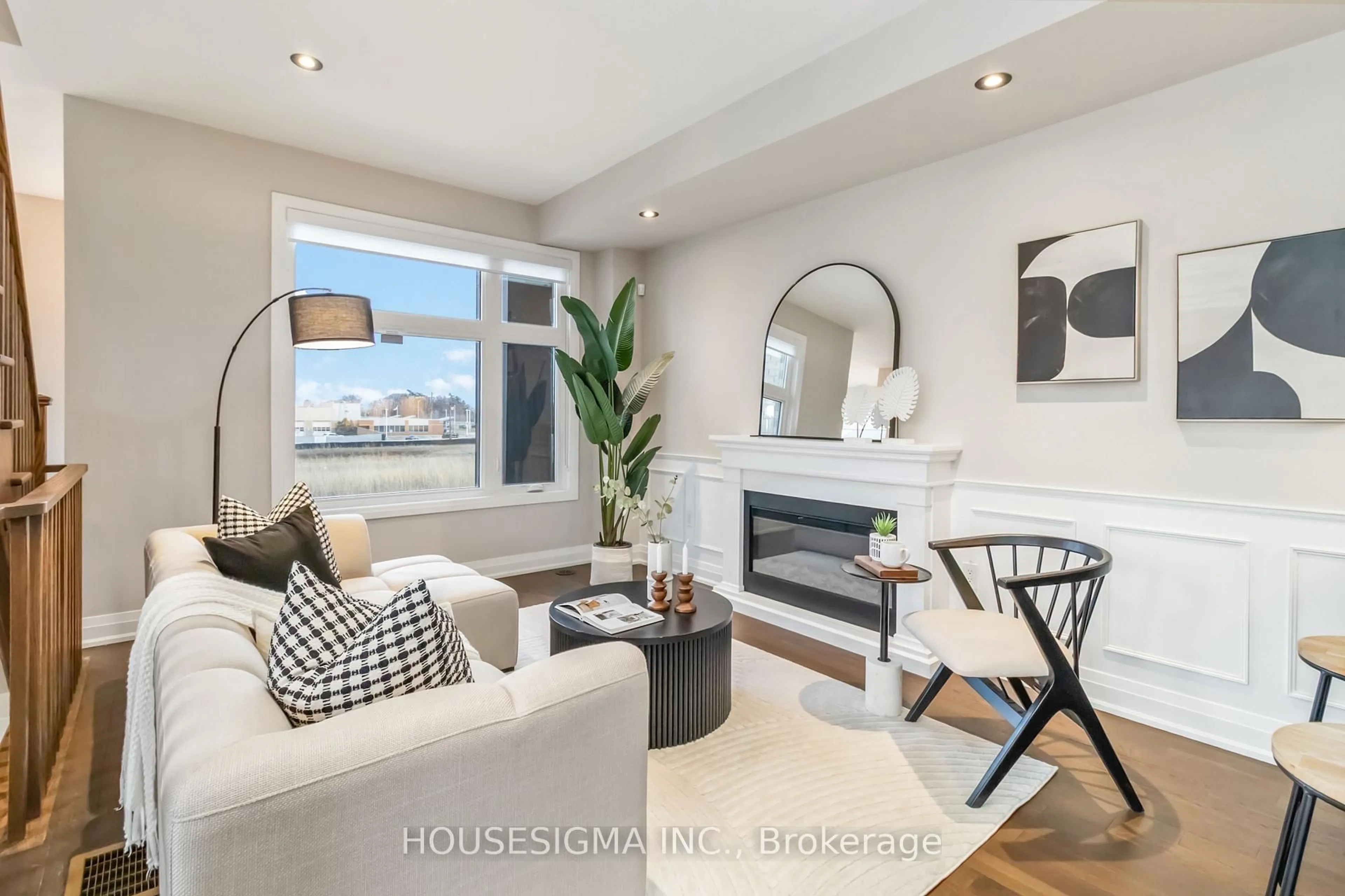 Living room with furniture, unknown for 1264 Merton Rd, Oakville Ontario L6M 5M1